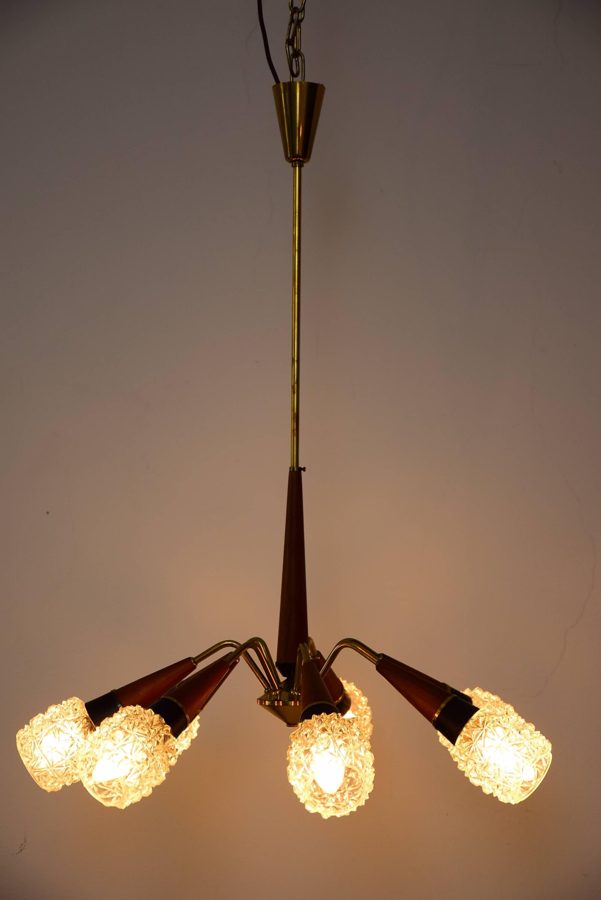 Sputnik chandelier Richard Essig style.
Original condition.
Seven arms
original glass
nutwood.