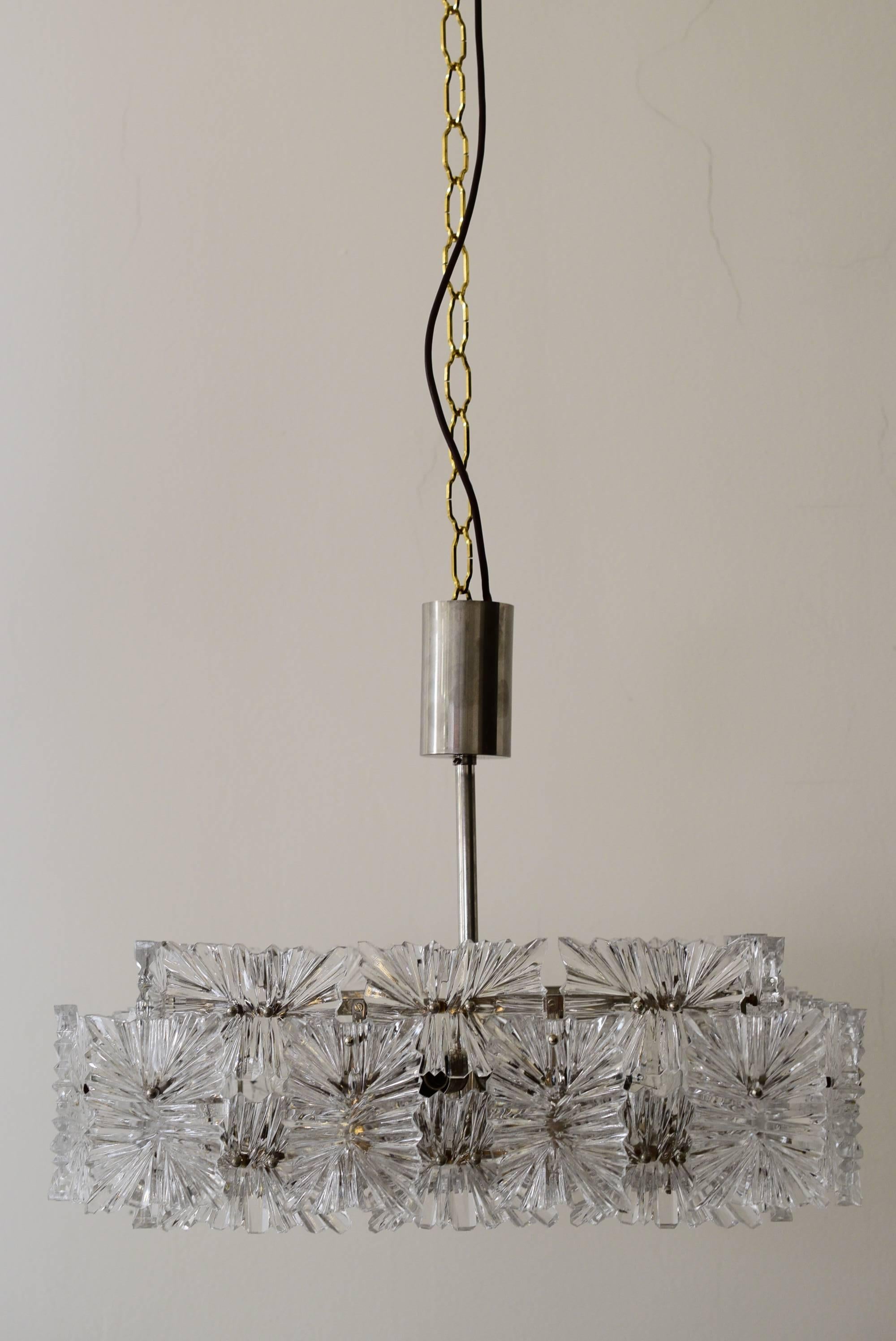 Beautiful Mid-Century Modernist etched glass chandelier by Kinkeldey.
Original condition.