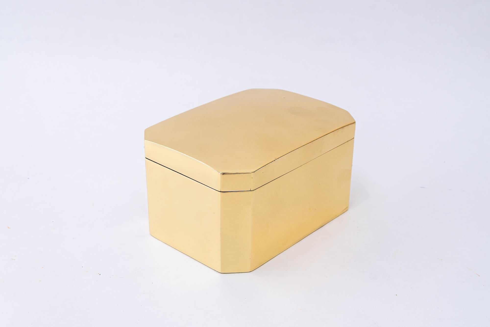 Decorative Art Deco Brass Box around 1920s
Brass polished and stove enameledBrass polished and stove enameled