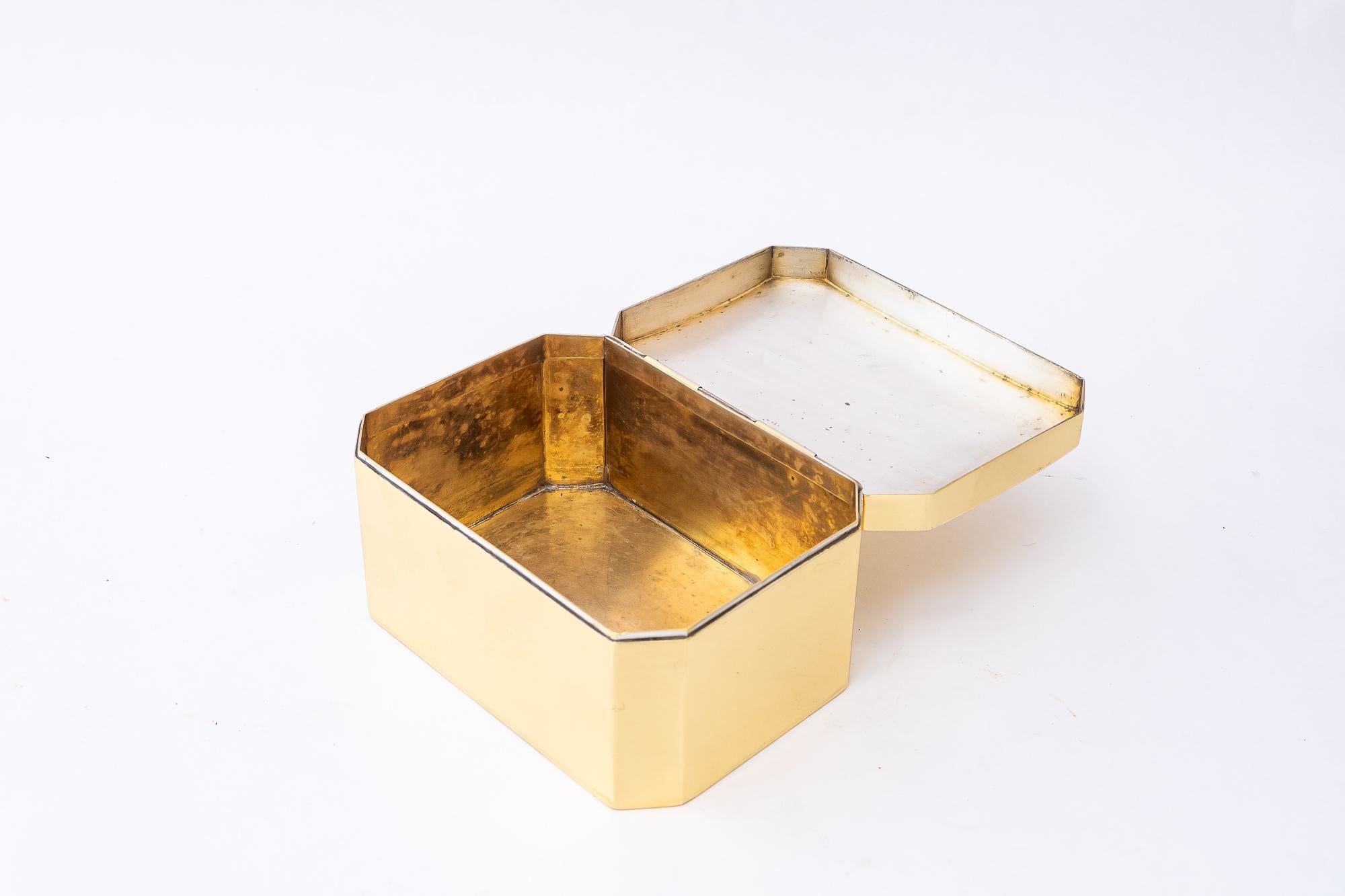 Decorative Art Deco Brass Box around 1920s In Good Condition For Sale In Wien, AT