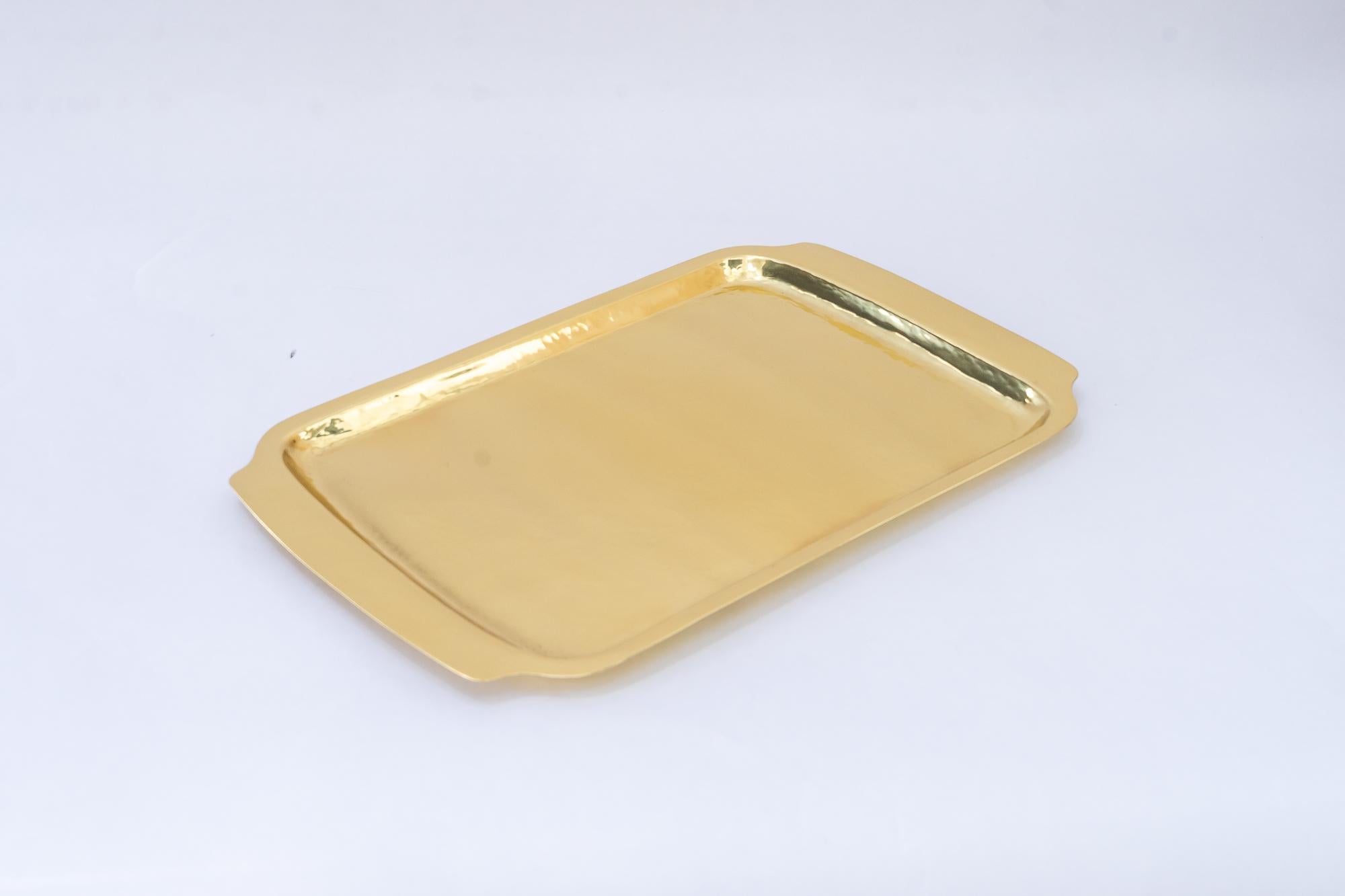 Gehämmerte Art Deco Messing Servierplatte Wien um 1920er Jahre
Messing poliert und emailliert