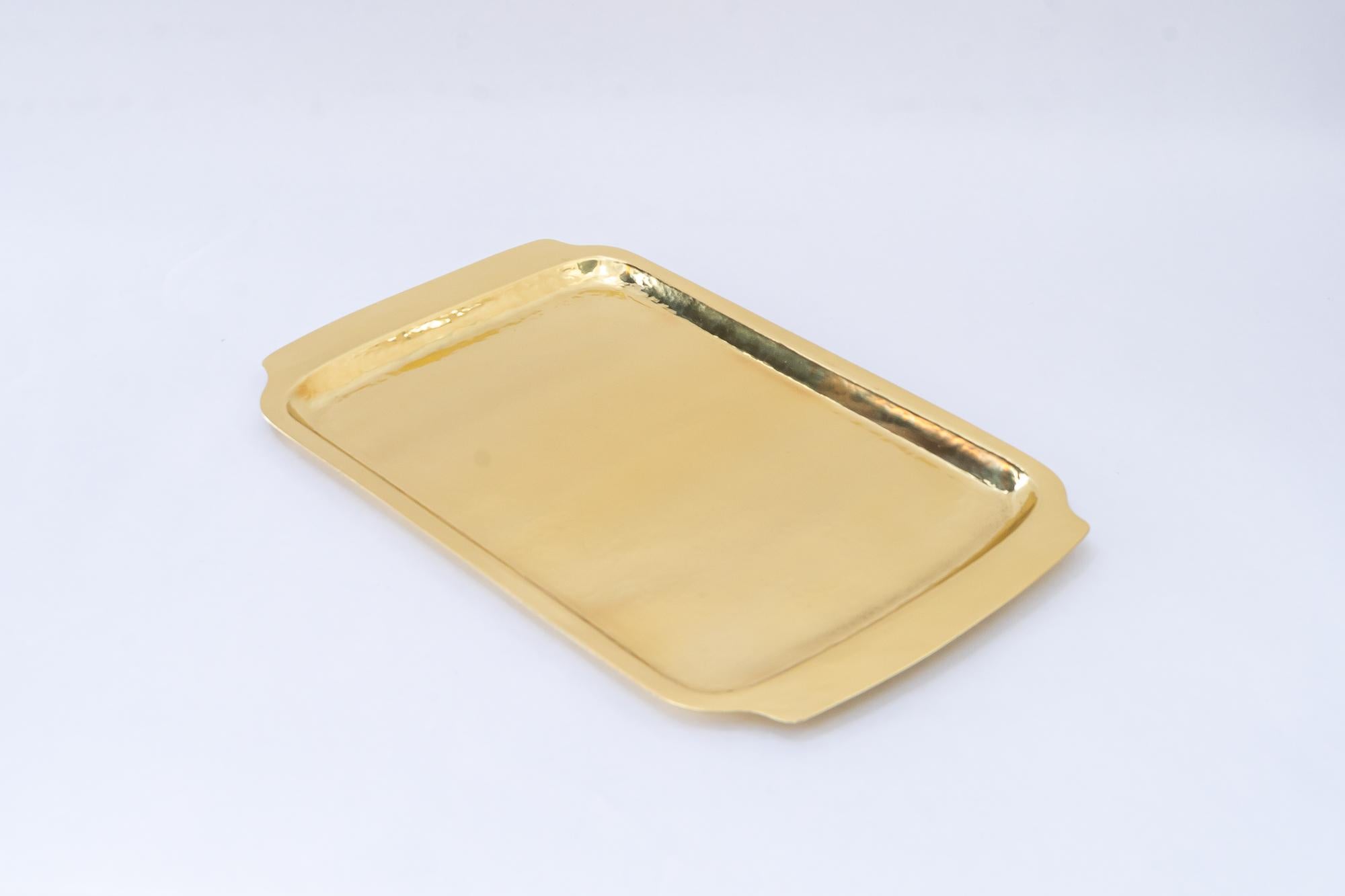 Gehämmerte Art Deco Messing Servierplatte Wien um 1920er Jahre (Österreichisch) im Angebot