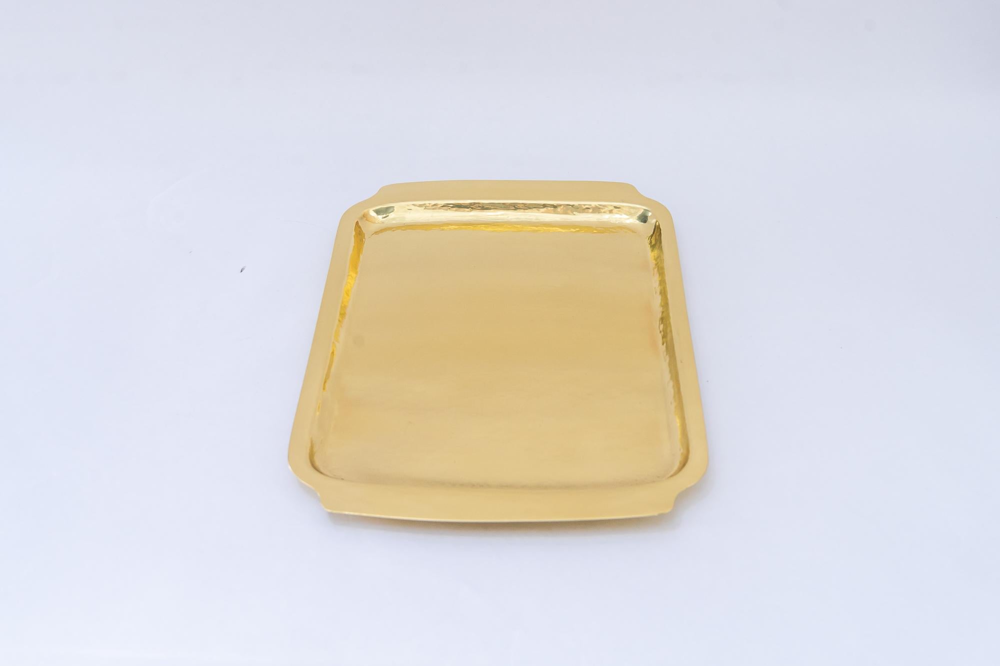 Gehämmerte Art Deco Messing Servierplatte Wien um 1920er Jahre (Art déco) im Angebot