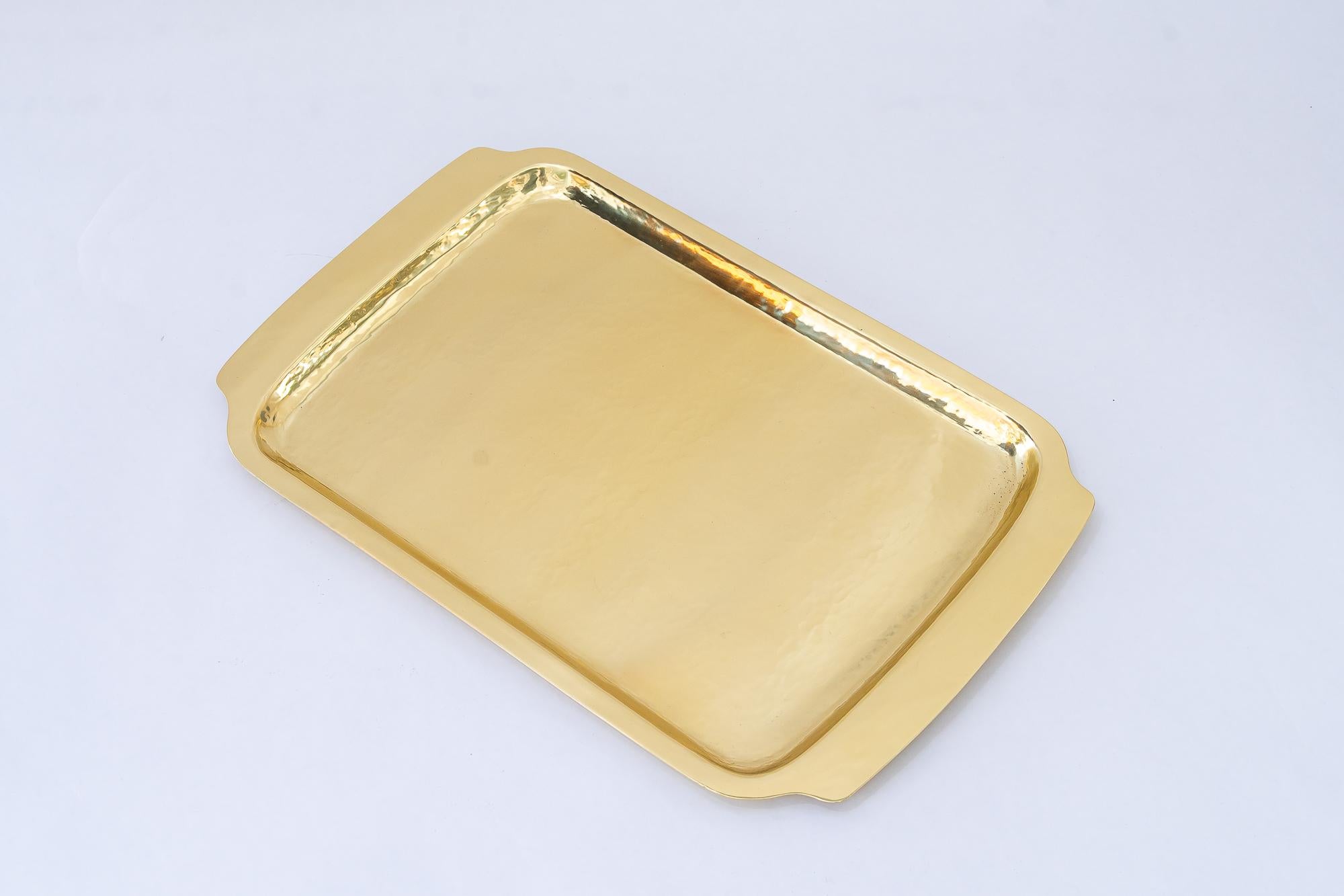 Gehämmerte Art Deco Messing Servierplatte Wien um 1920er Jahre (Frühes 20. Jahrhundert) im Angebot