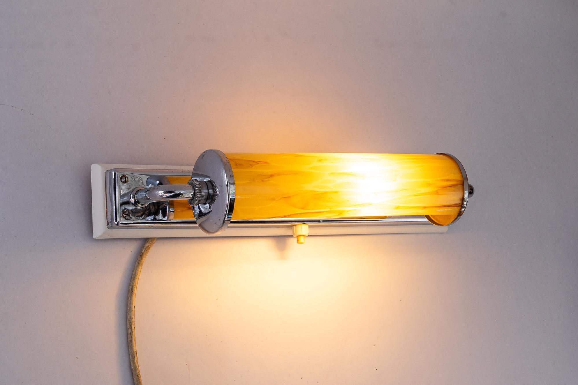 Lampada da parete Art Déco con vetro girevole e piastra in legno, anni '20 circa in vendita 2