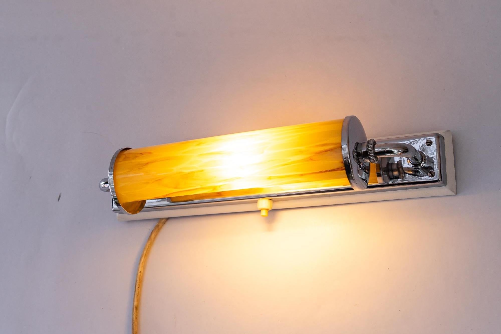 Lampada da parete Art Déco con vetro girevole e piastra in legno, anni '20 circa in vendita 3