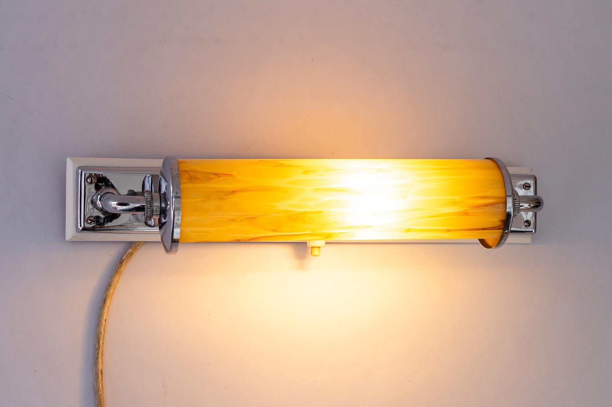 Lampada da parete Art Déco con vetro girevole e piastra in legno, anni '20 circa in vendita 5