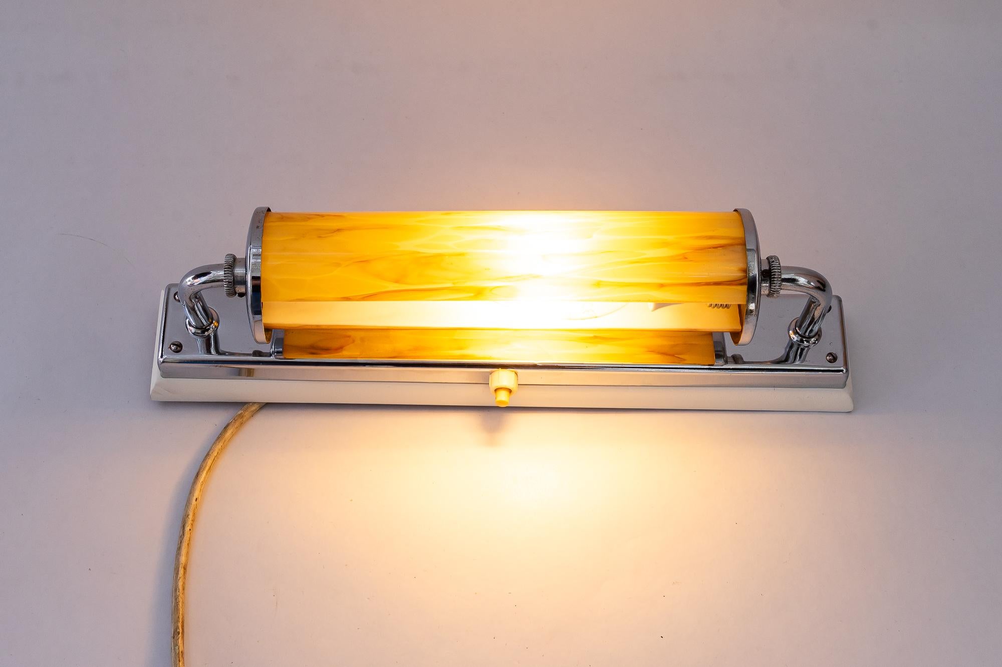 Lampada da parete Art Déco con vetro girevole e piastra in legno, anni '20 circa in vendita 4