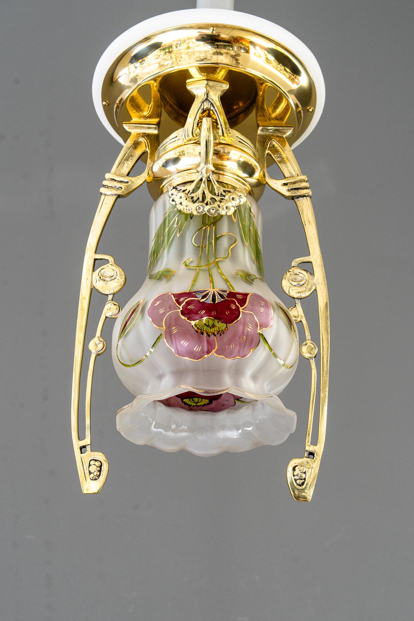 Lampada da soffitto Jugendstil con paralume originale antico dipinto a mano vienna 1908 circa 
Ottone lucidato e smaltato a fuoco