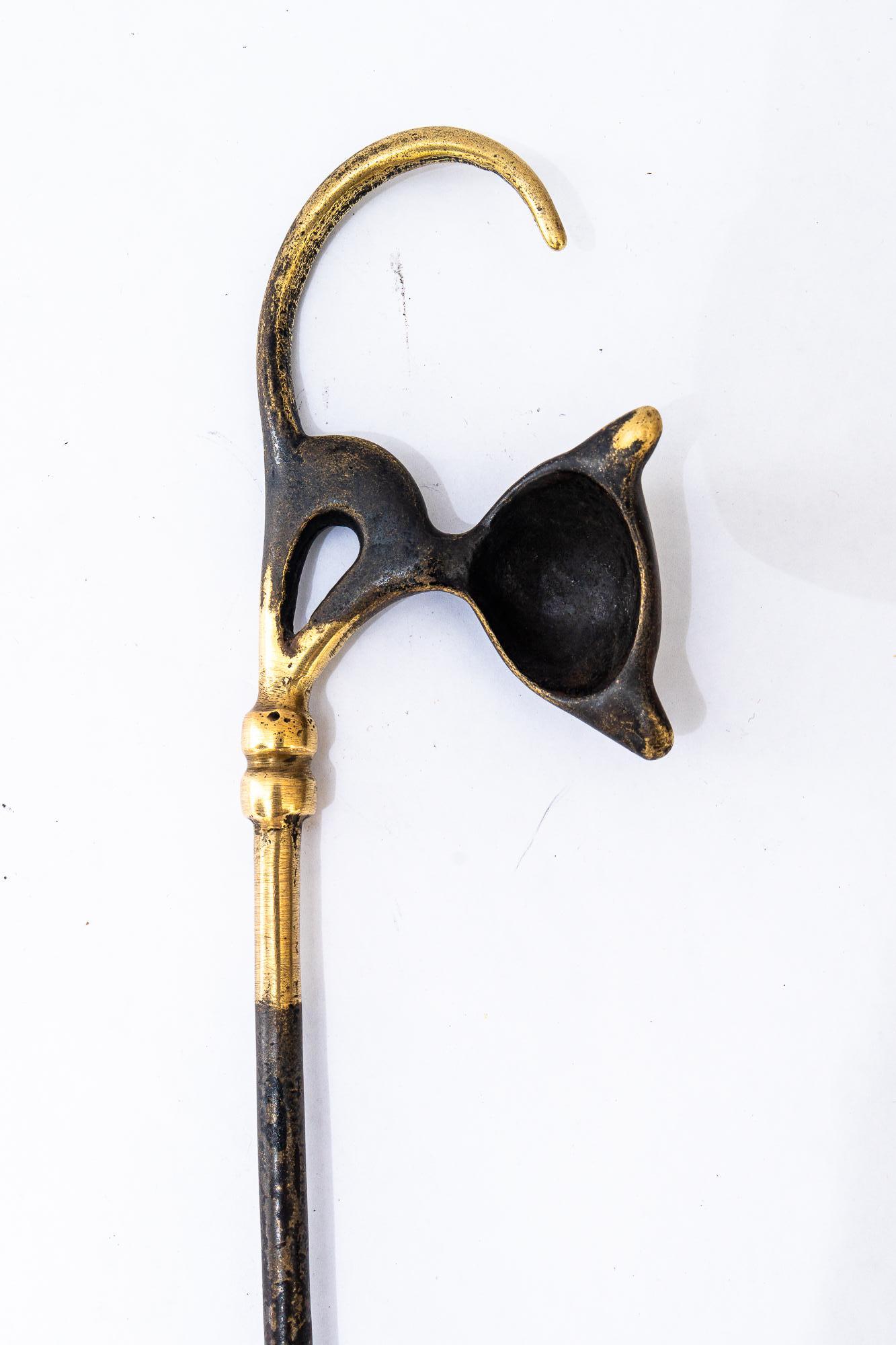 Shoehorn Shows a Cat by Walter Bosse Around, 1950s In Good Condition For Sale In Wien, AT