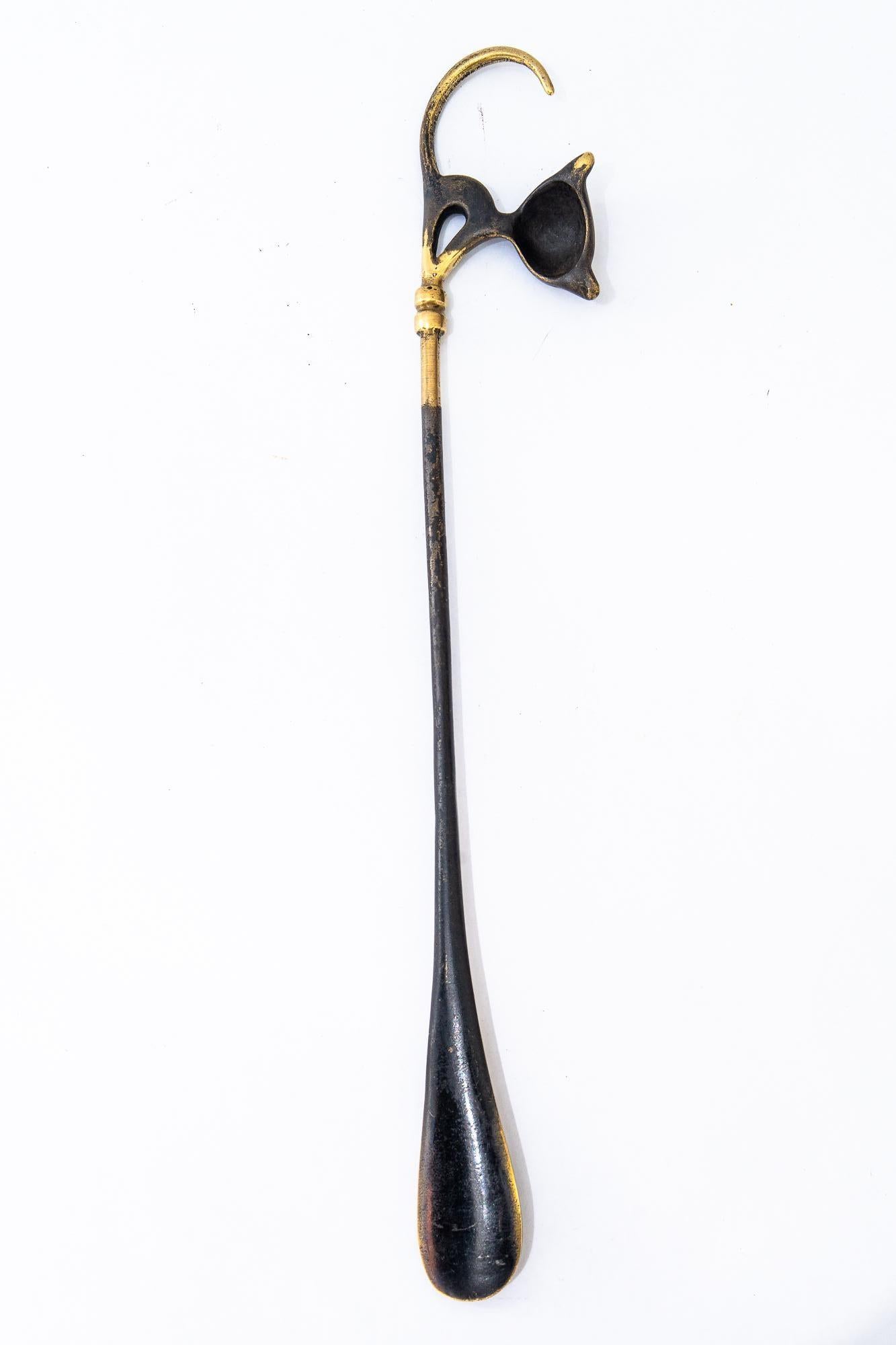 Shoehorn Shows a Cat by Walter Bosse Around, 1950s
Original condition
