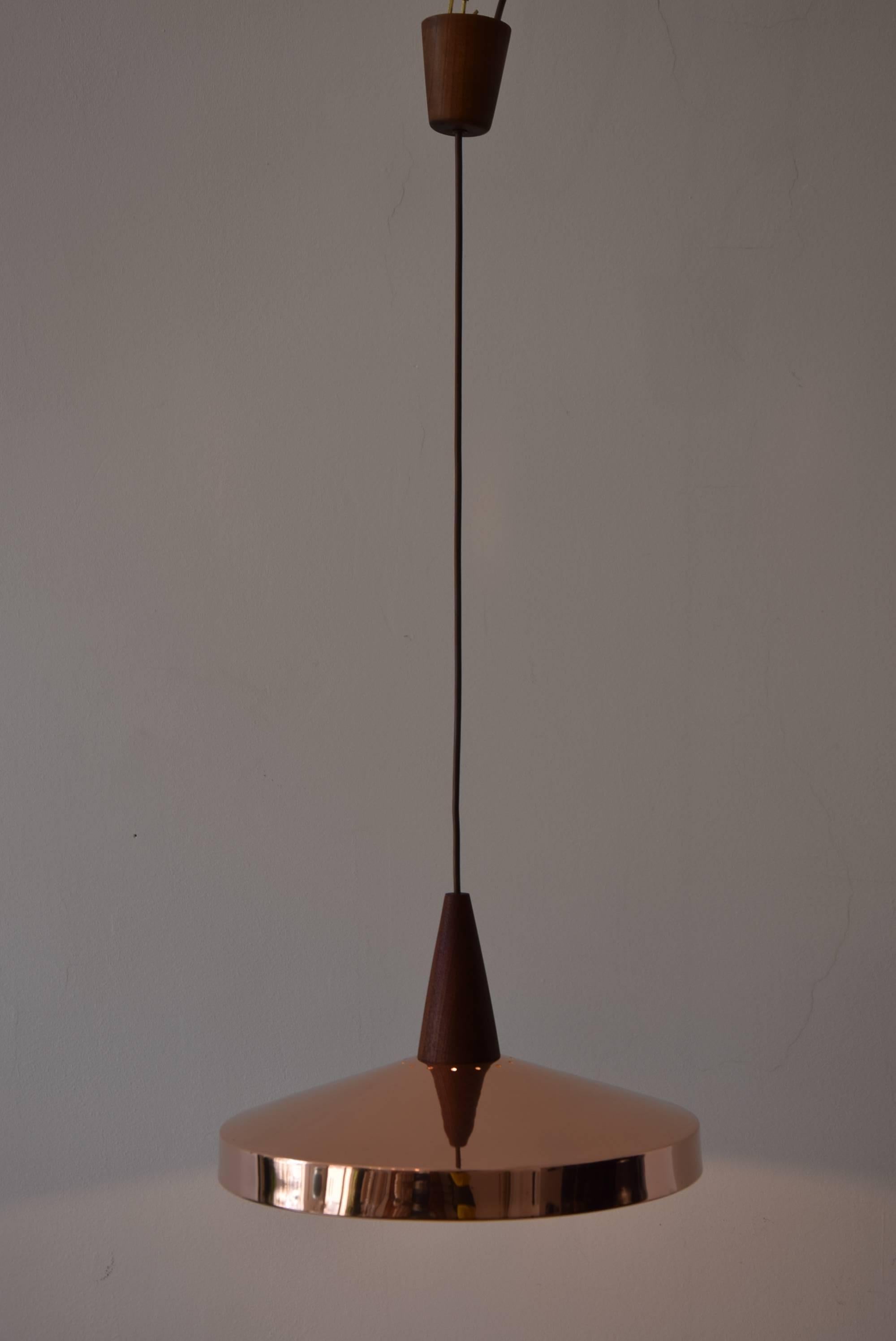 Mid-20th Century Elegant Hanging Lamp of Copper and Teak Wood, circa 1960s