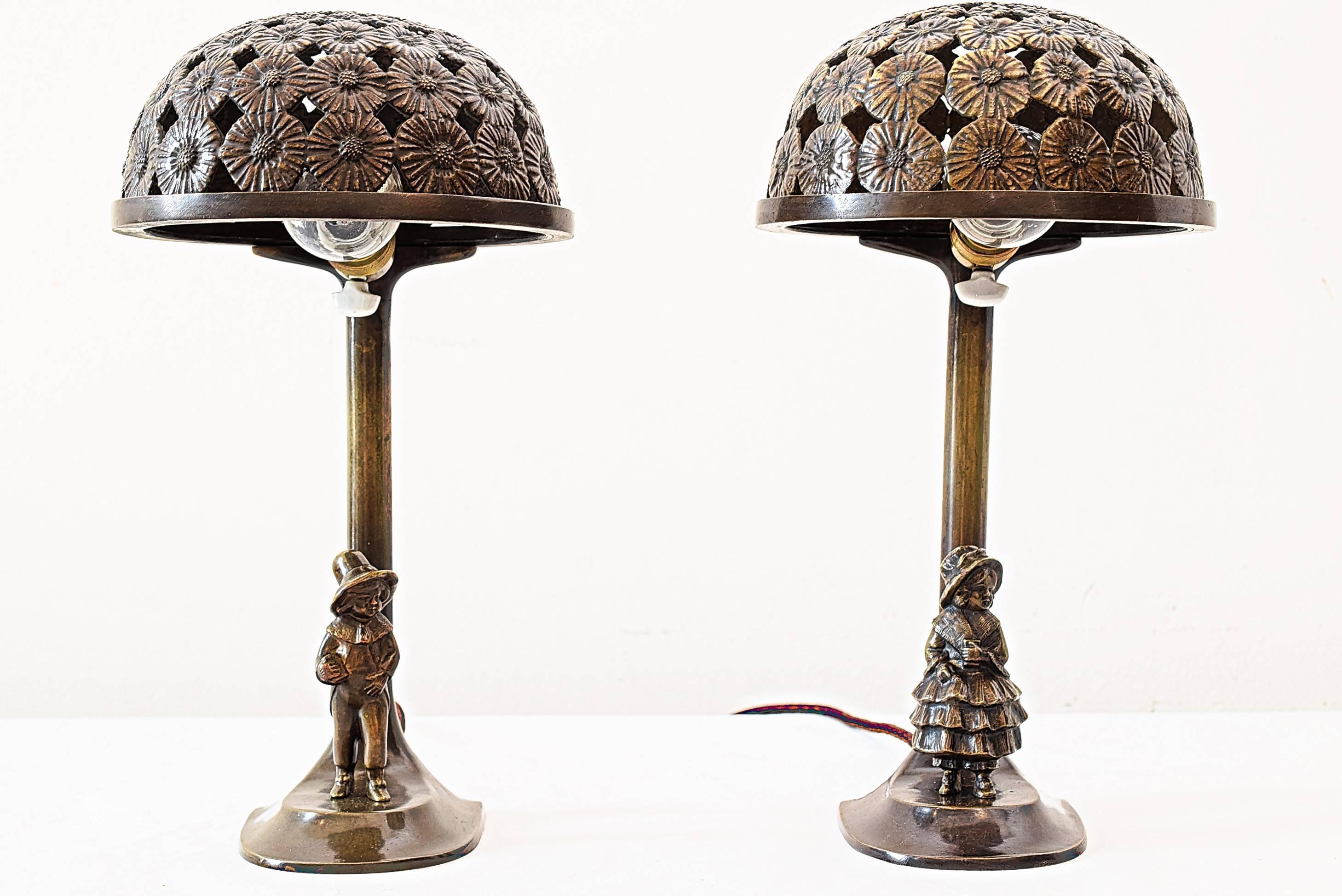 Two Jugendstil table lamps.
Brass.
Original patina.