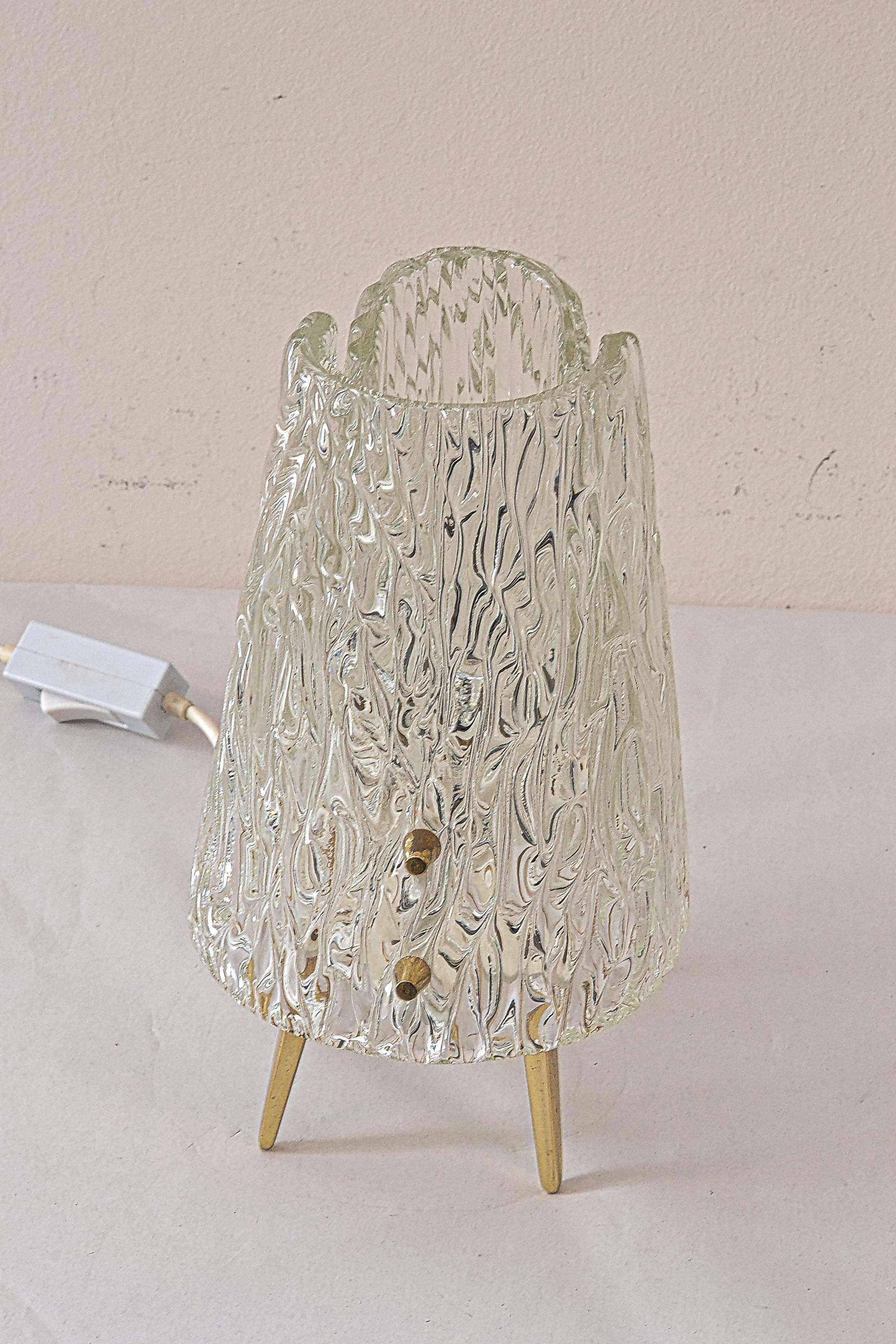 Wiener Kalmar-Tischlampen aus Messing und Glas, 1950er Jahre (Moderne der Mitte des Jahrhunderts) im Angebot