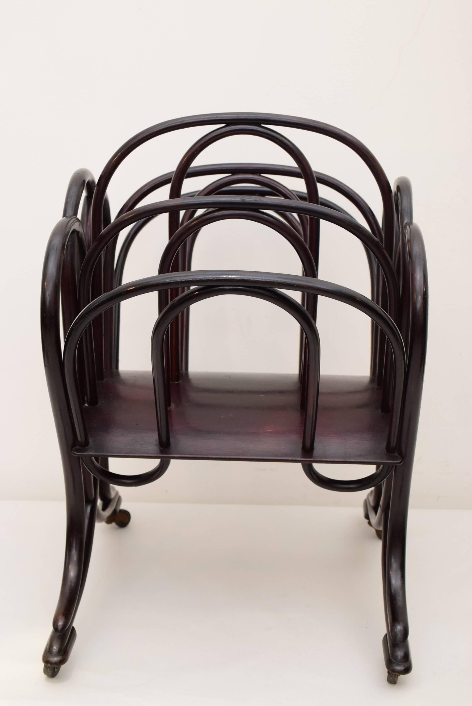Viennese Thonet bentwood magazine rack with moving wheels.
Original condition.