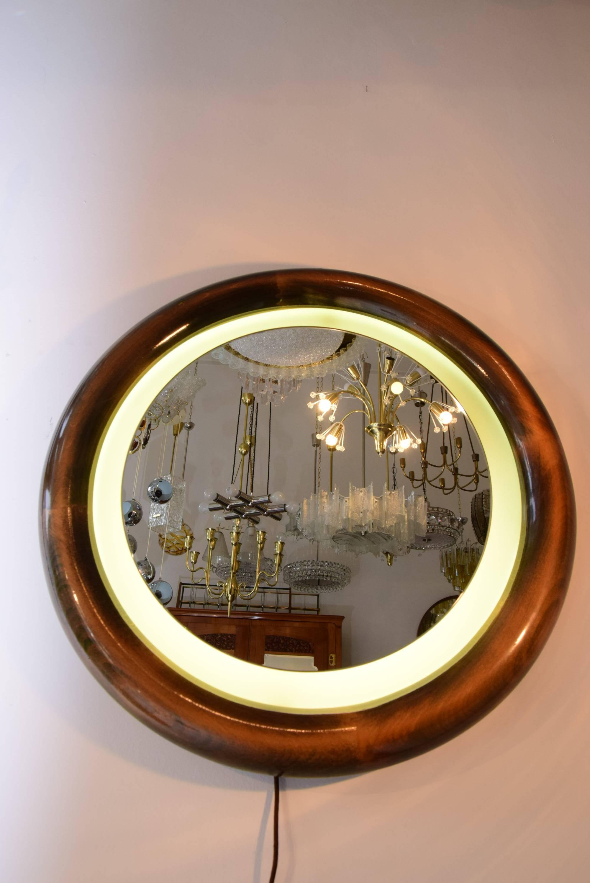 Italian Round Backlight Mirror in Beechwood In Excellent Condition In Wien, AT