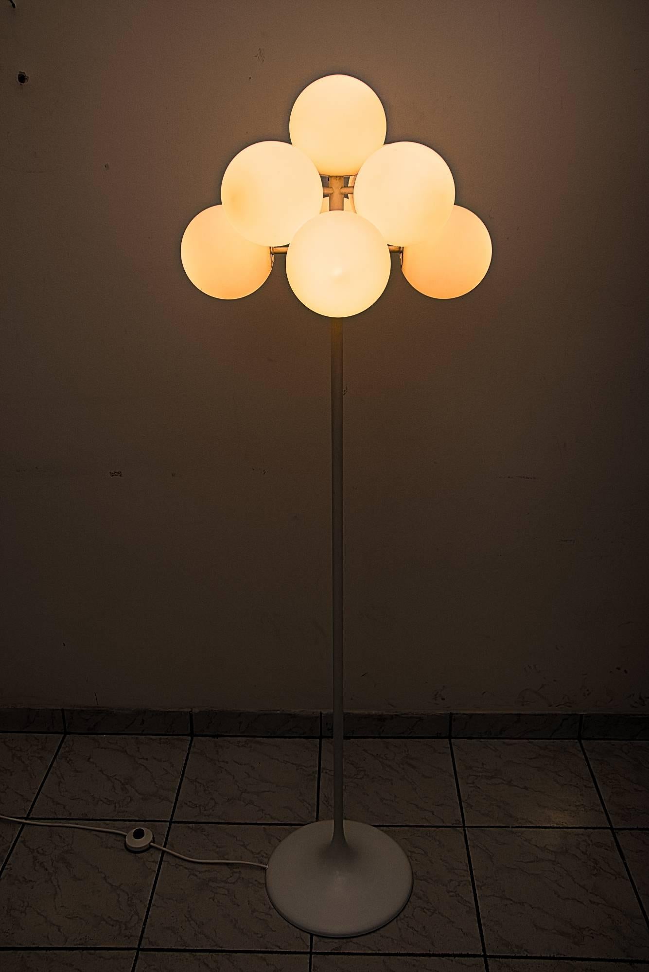 White floor lamp by Lightolier
Original condition.