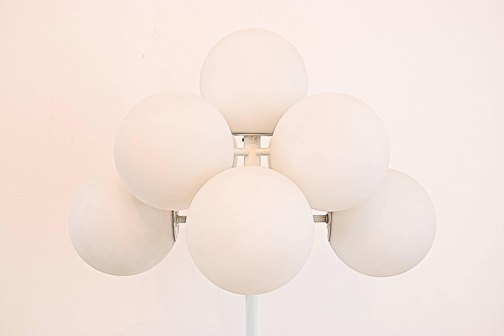 Mid-Century Modern Lampadaire blanc par Lightolier en vente