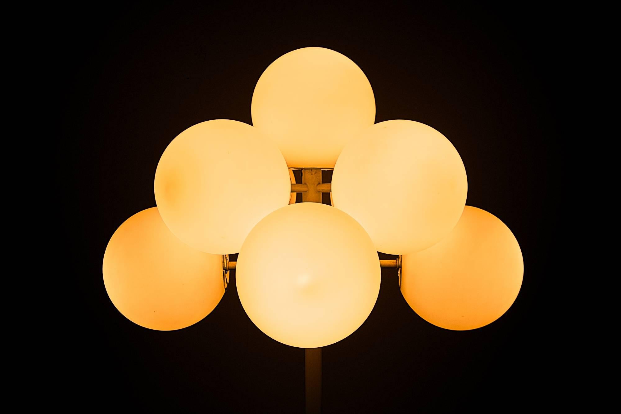 Américain Lampadaire blanc par Lightolier en vente