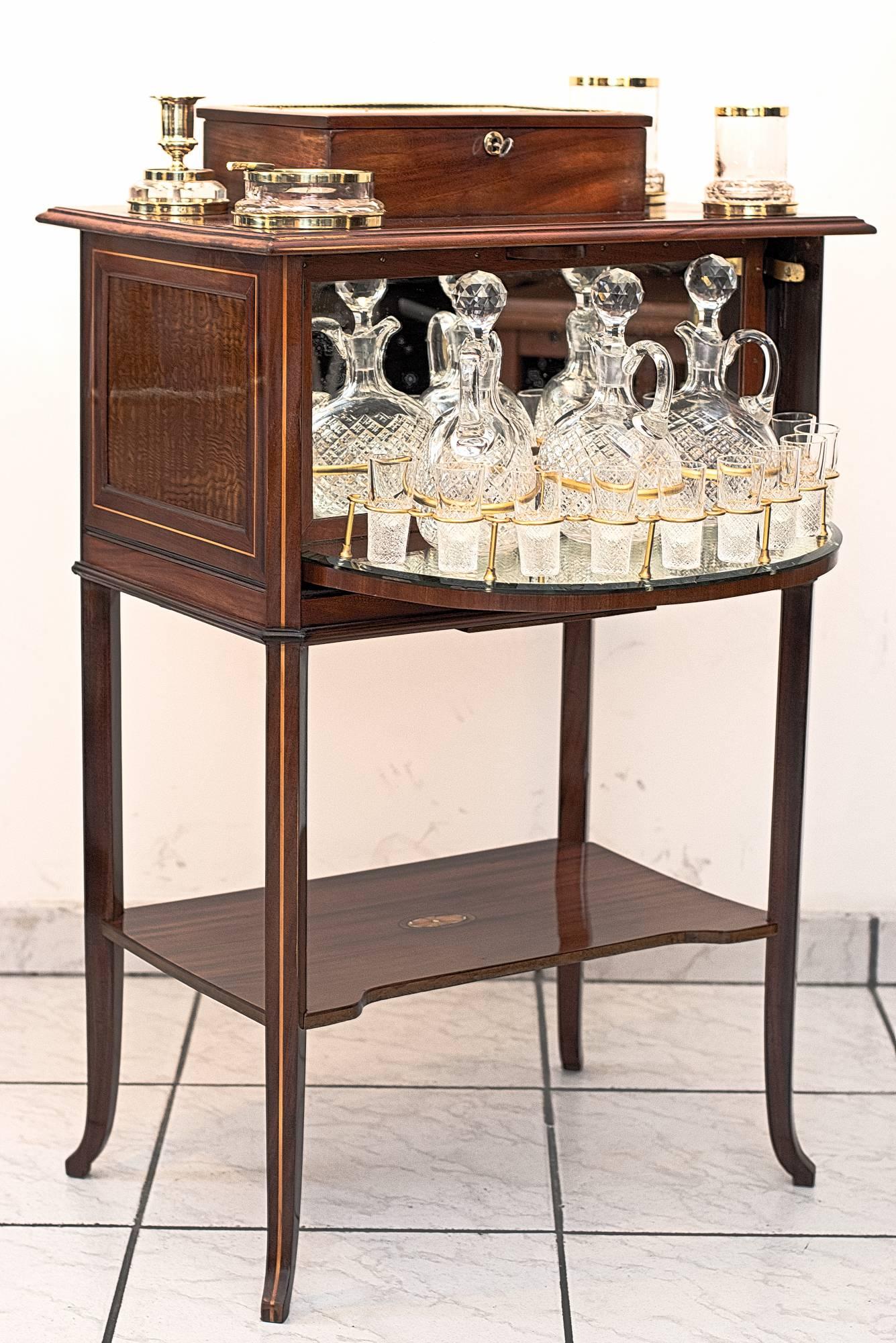 Bartisch im Art nouveau-Stil mit komplettem Rauchset, sehr selten (Jugendstil) im Angebot