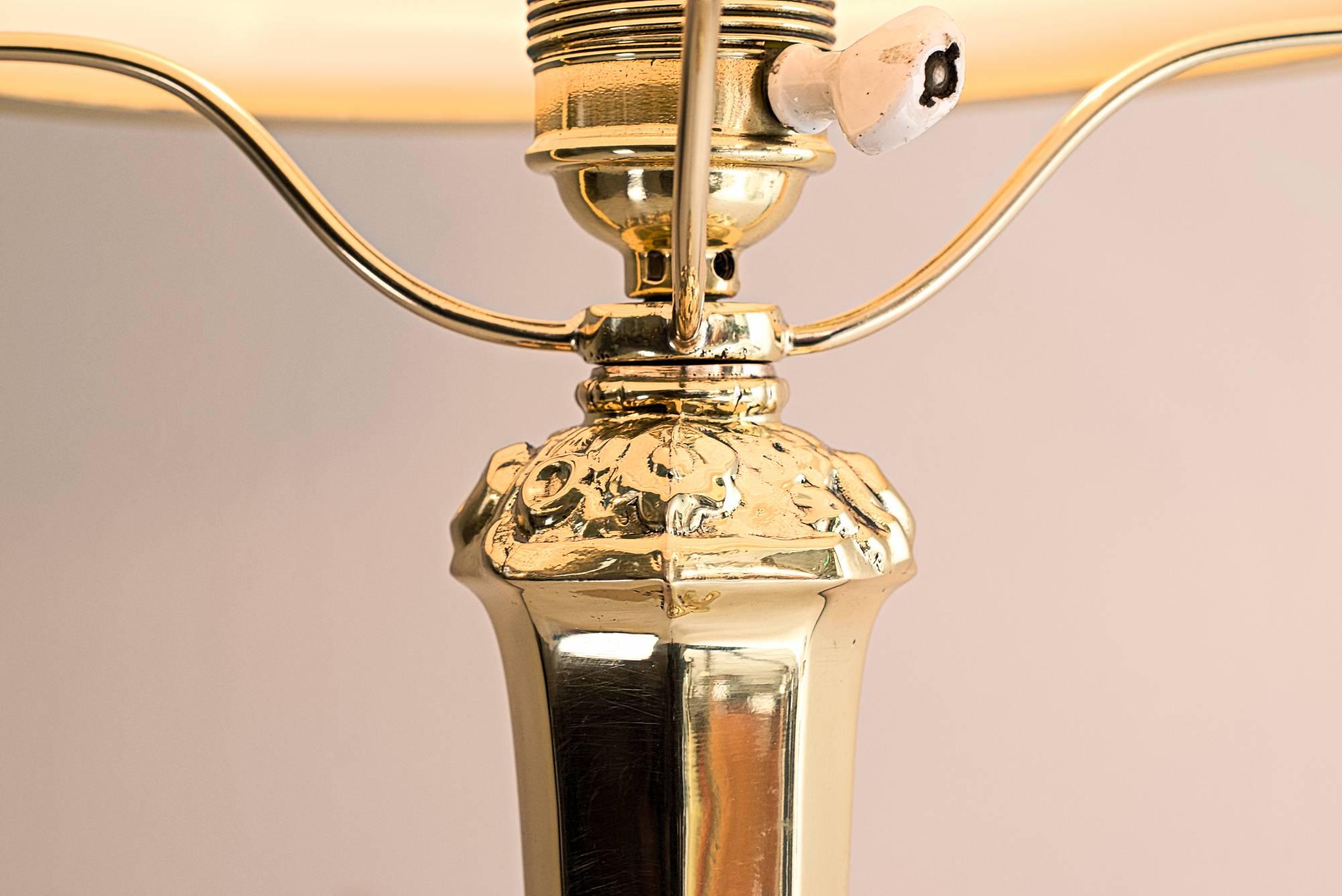 Historistic Table Lamp with Original Glass Shade In Good Condition In Wien, AT