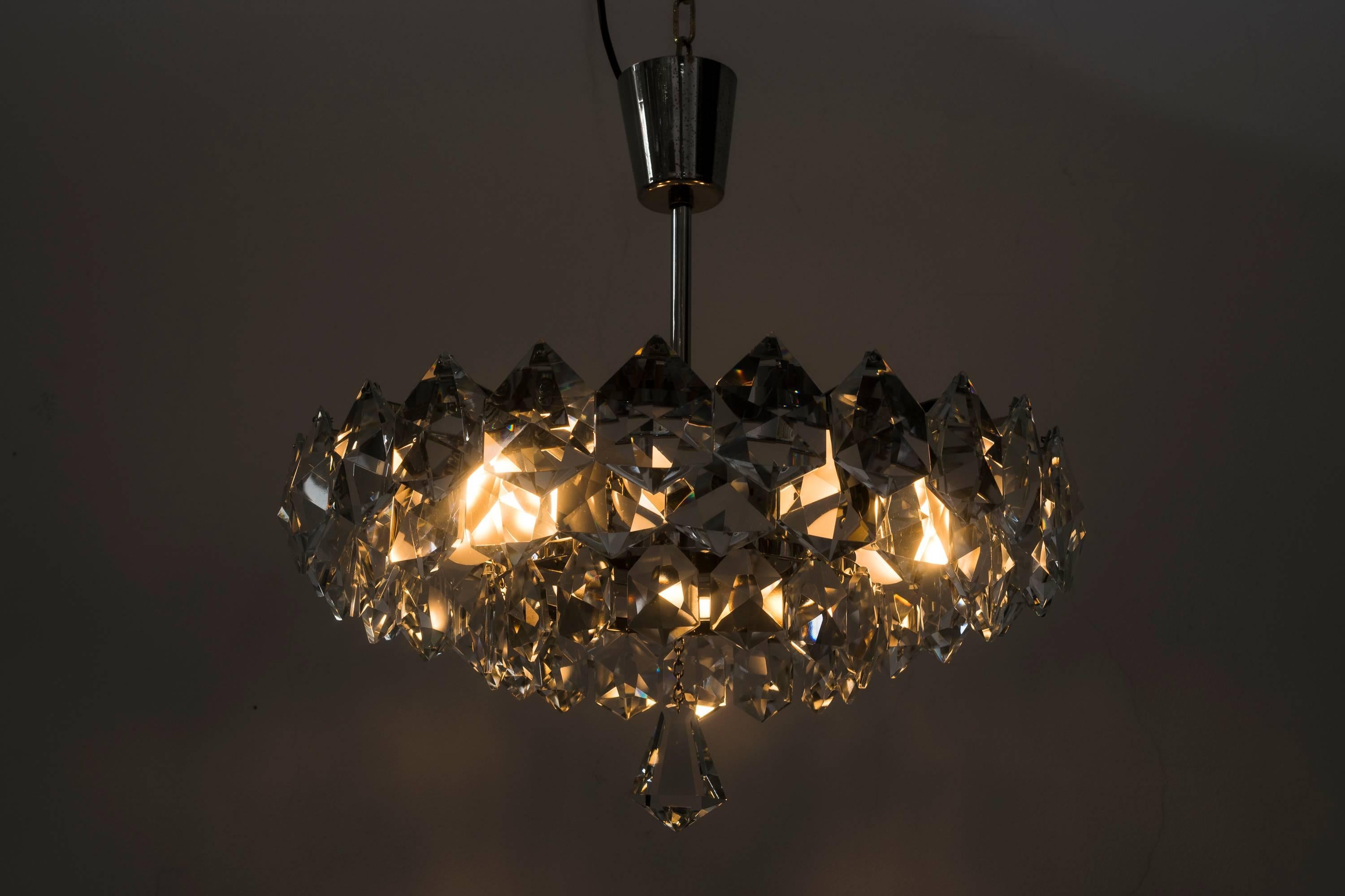 Très beau lustre bakalowits
Etat original.