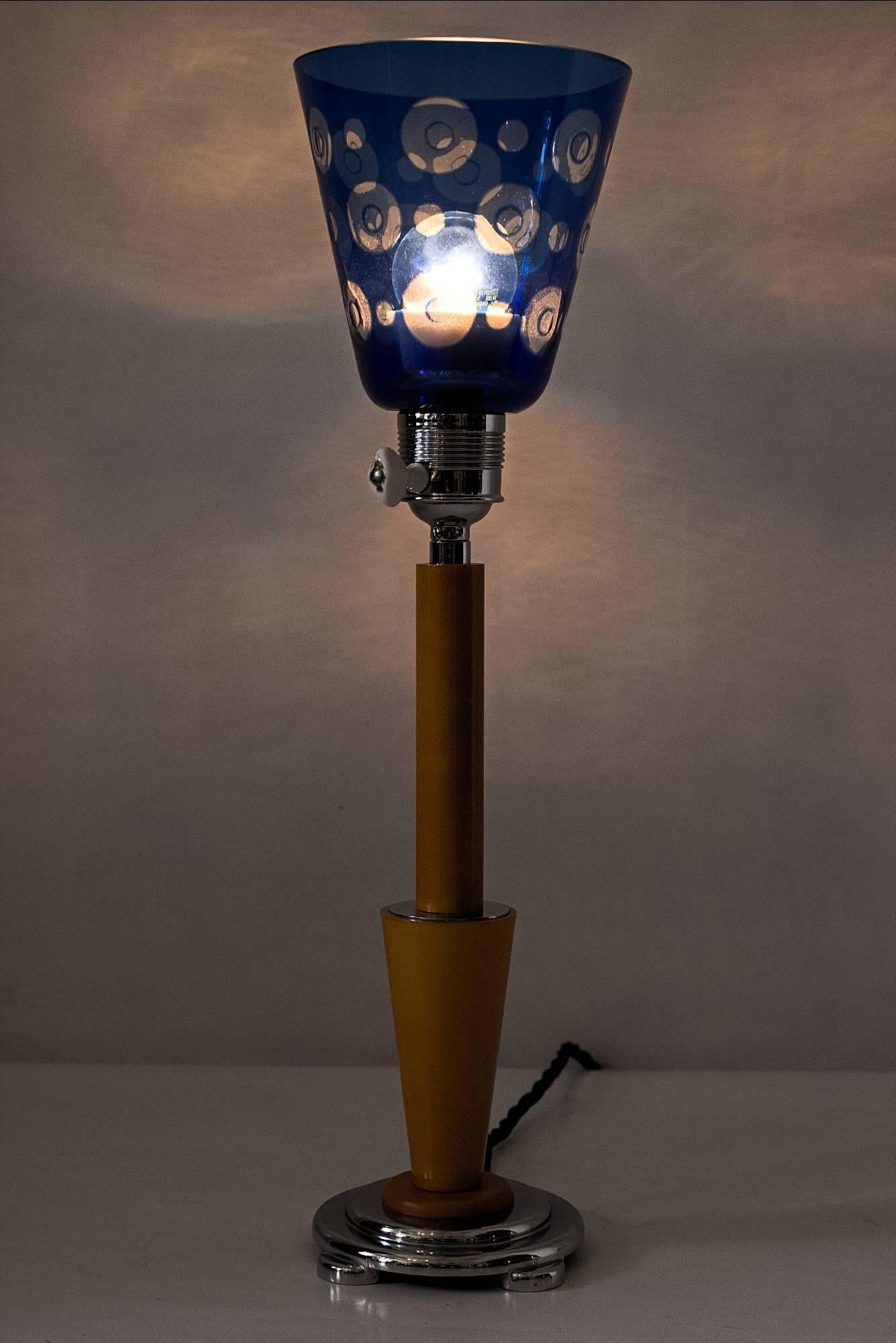 French Art Deco Table Lamp with Beautiful Glass 2