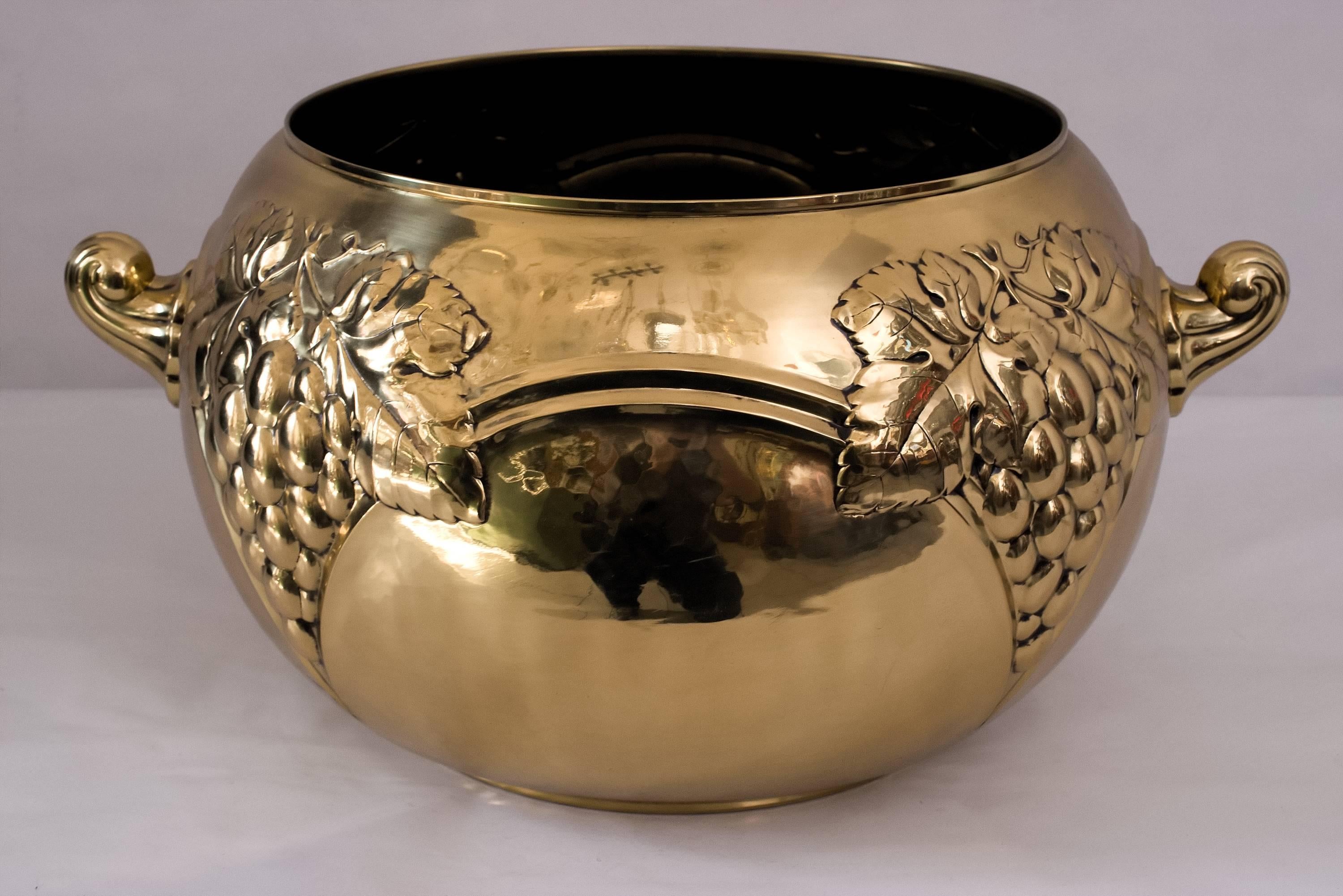Art Nouveau Palm Pot with Grapes In Excellent Condition In Wien, AT