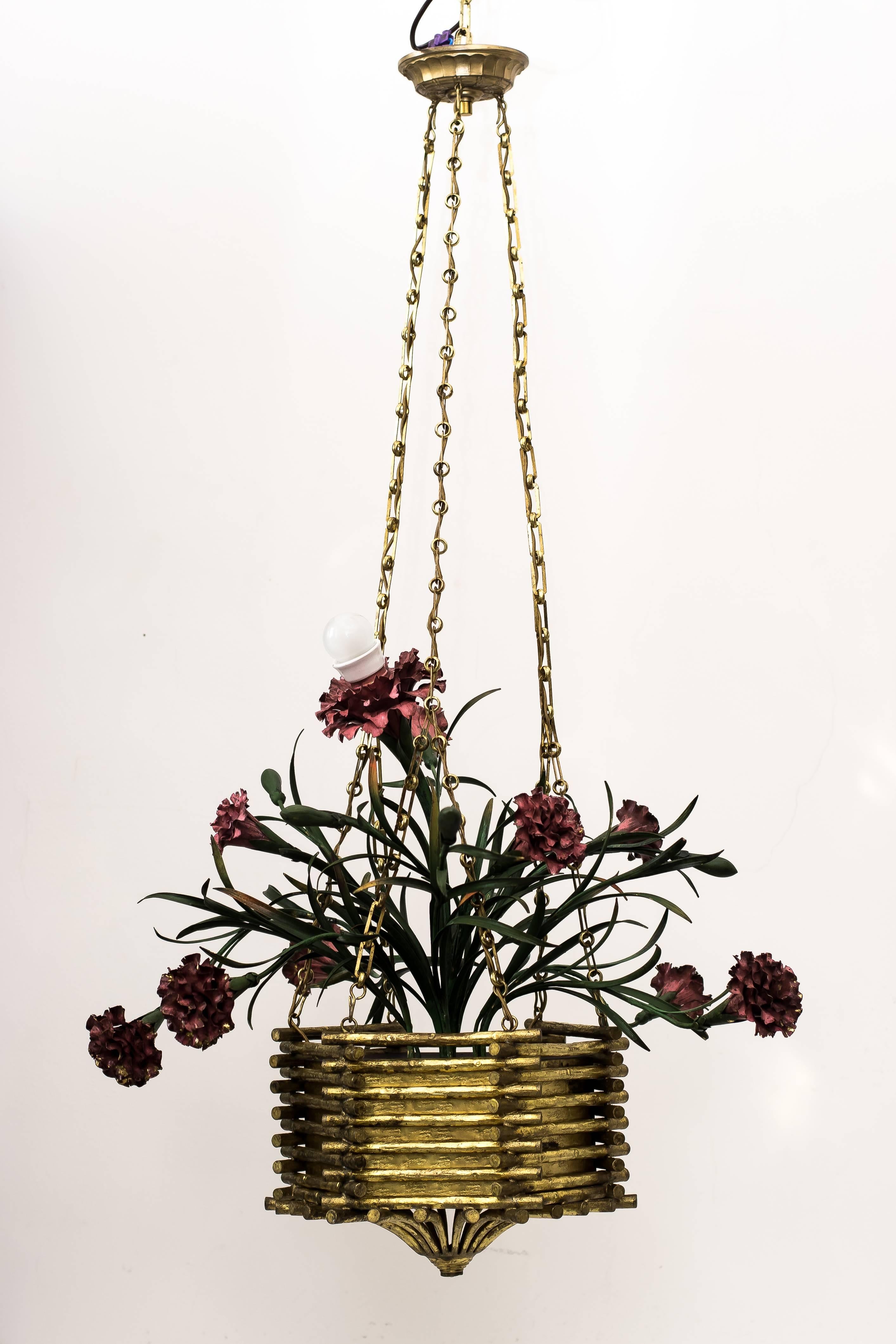 Beautiful chandelier with carnations basket
Original condition.
  