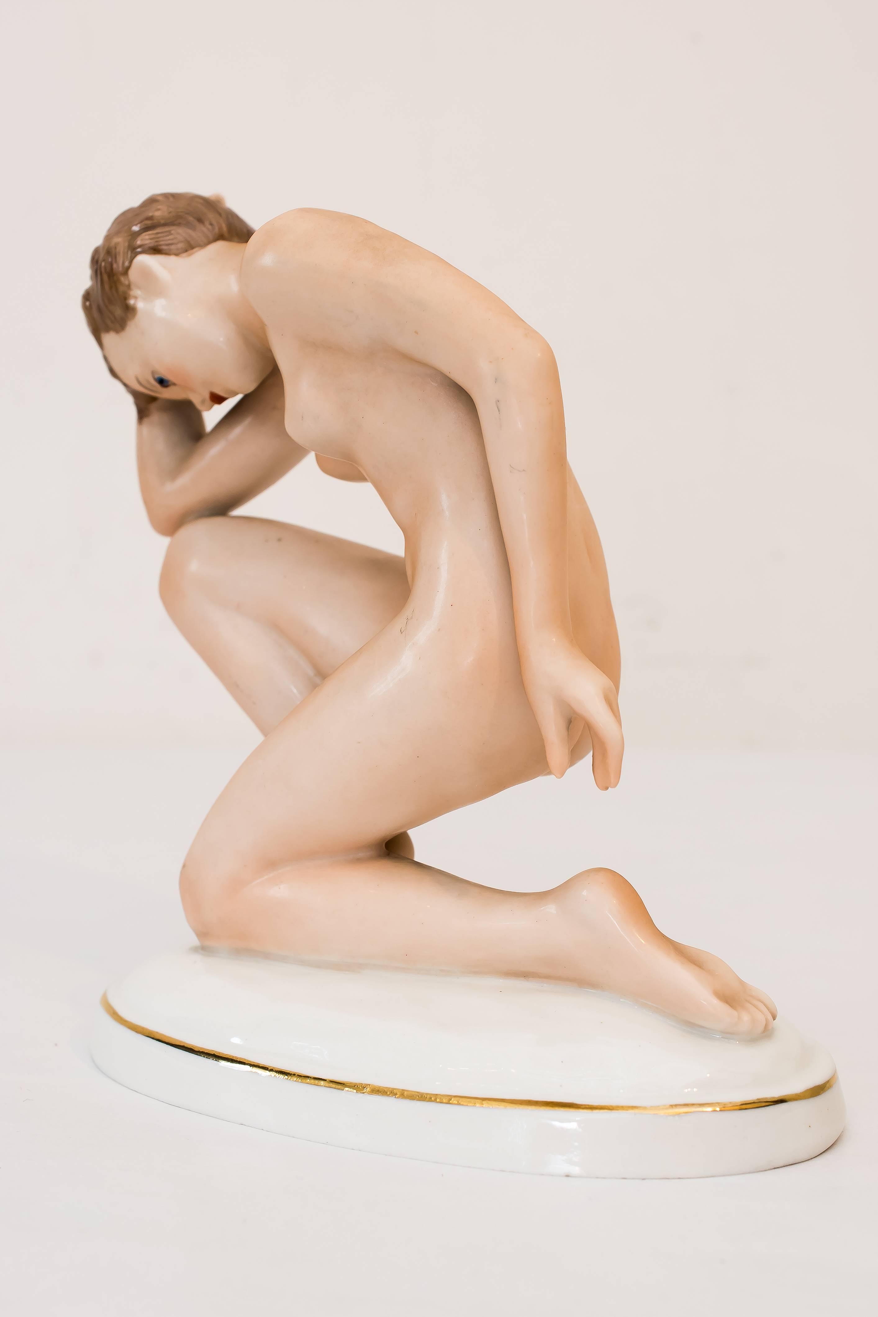 Nude Sculpture Porcelain In Excellent Condition For Sale In Wien, AT
