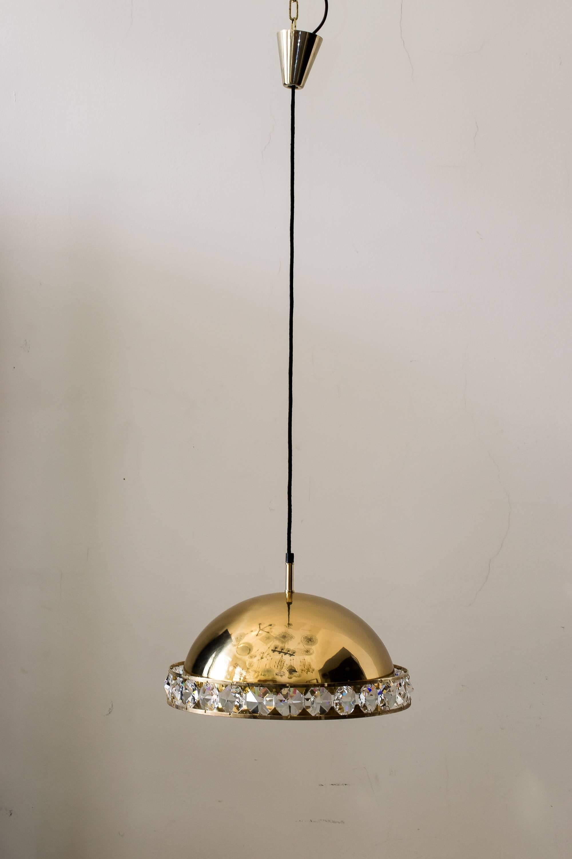 Hanging lamp, Vienna, circa 1960s
Original condition

Can be adjusted to the room height.