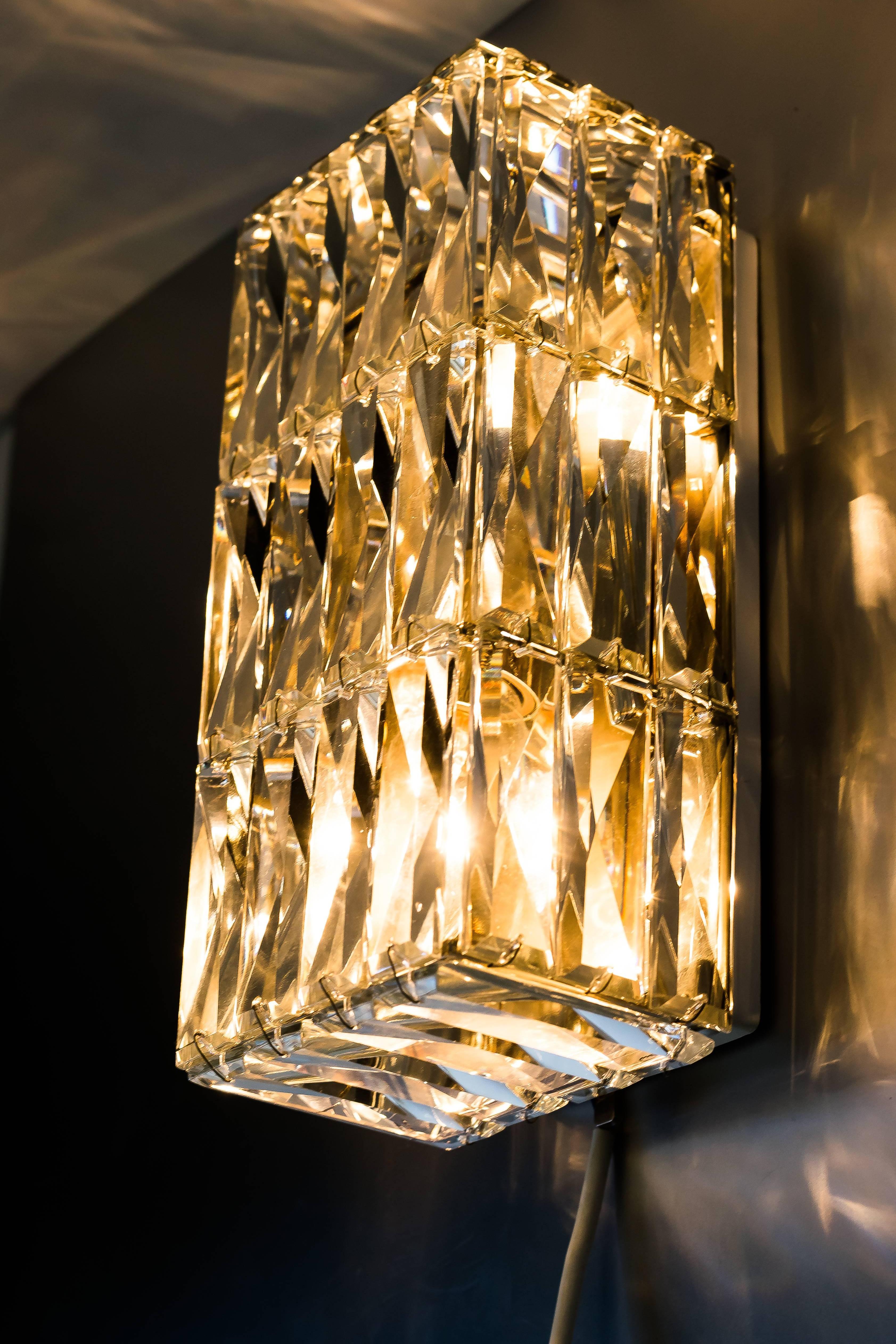 Mid-20th Century Crystal Glass Wall Lamp Manufactured by Bakalowits, Vienna, 1950 For Sale