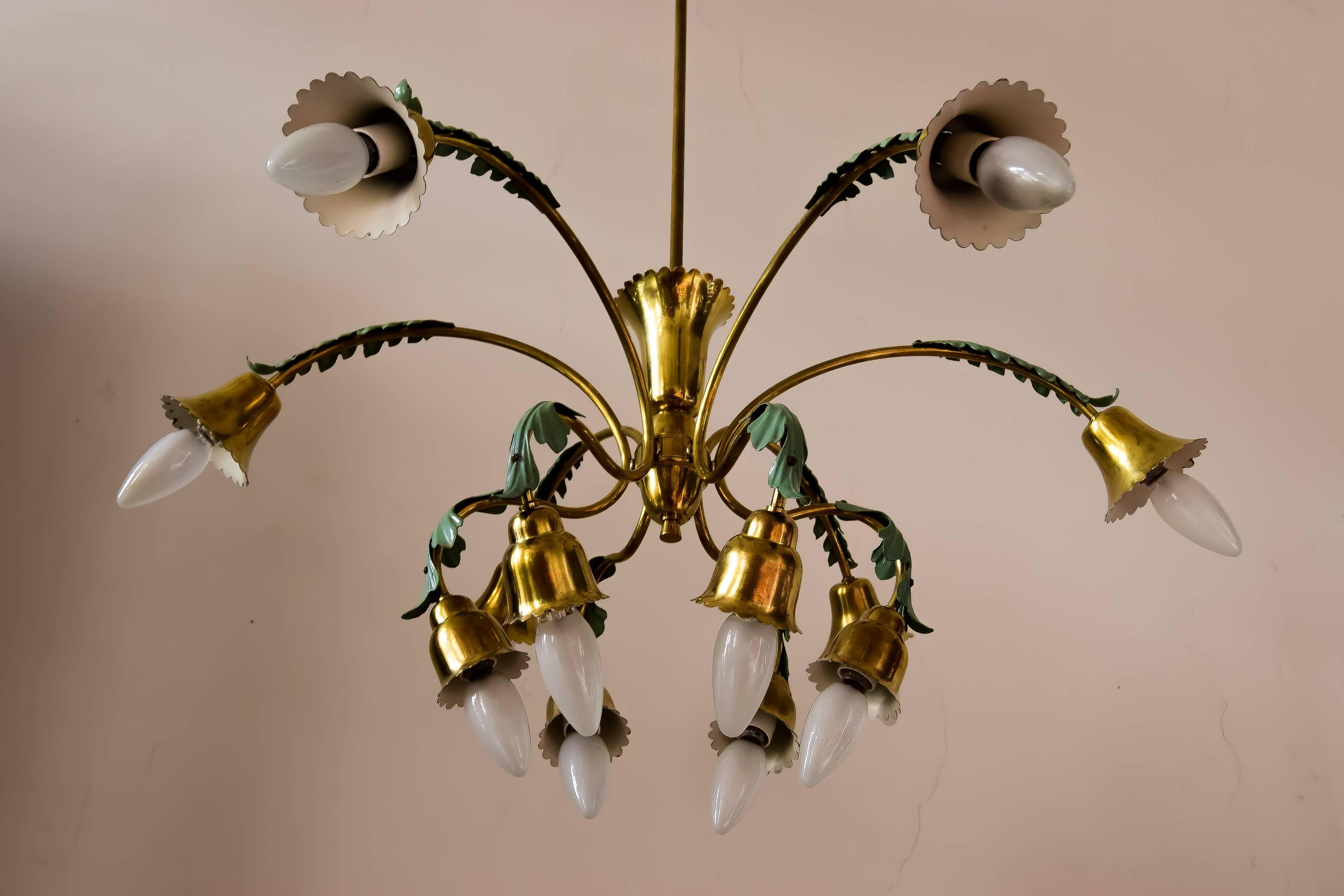 Painted 12-Arm Chandelier with Green Leaves Italien, circa 1960s For Sale