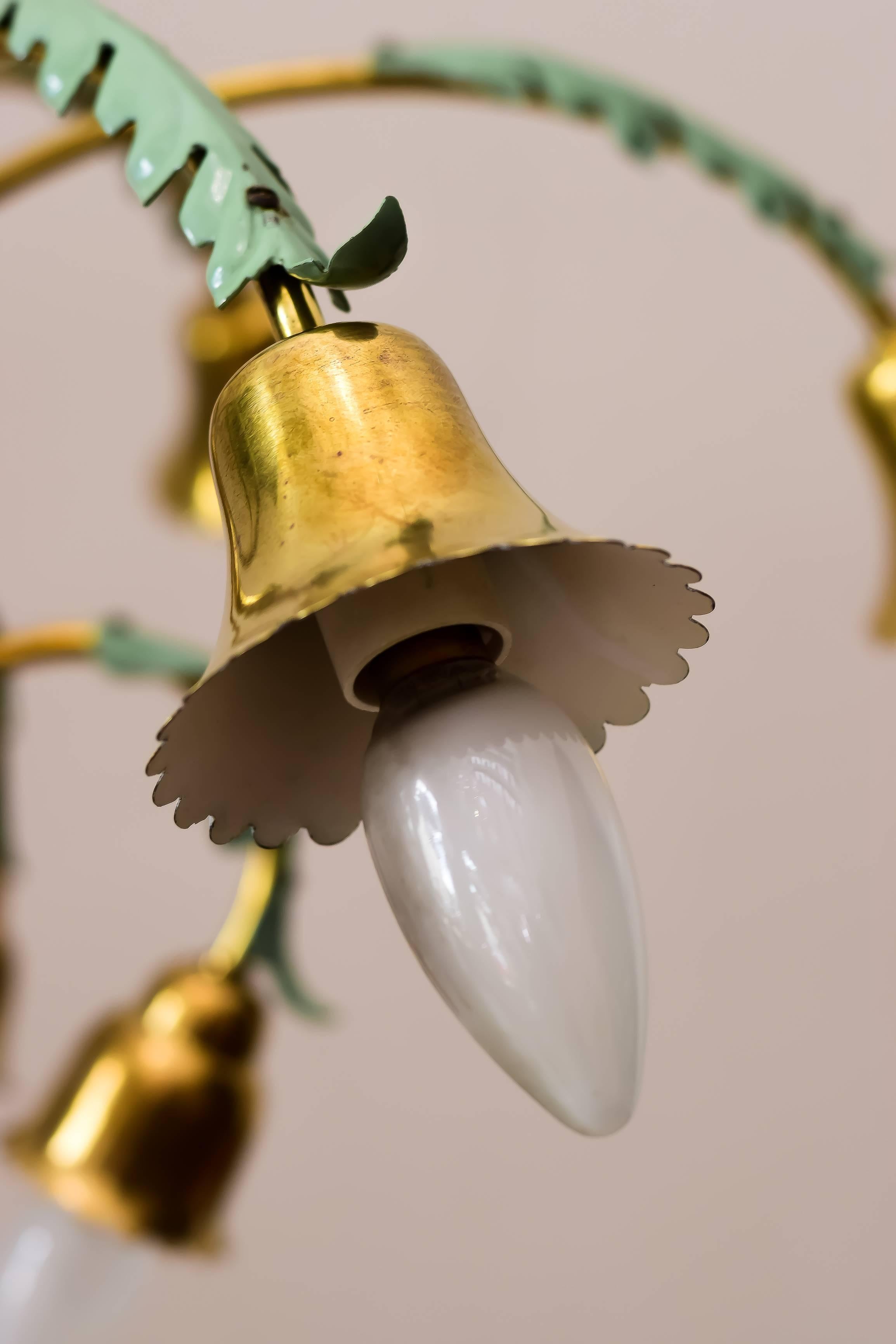 12-Arm Chandelier with Green Leaves Italien, circa 1960s For Sale 1