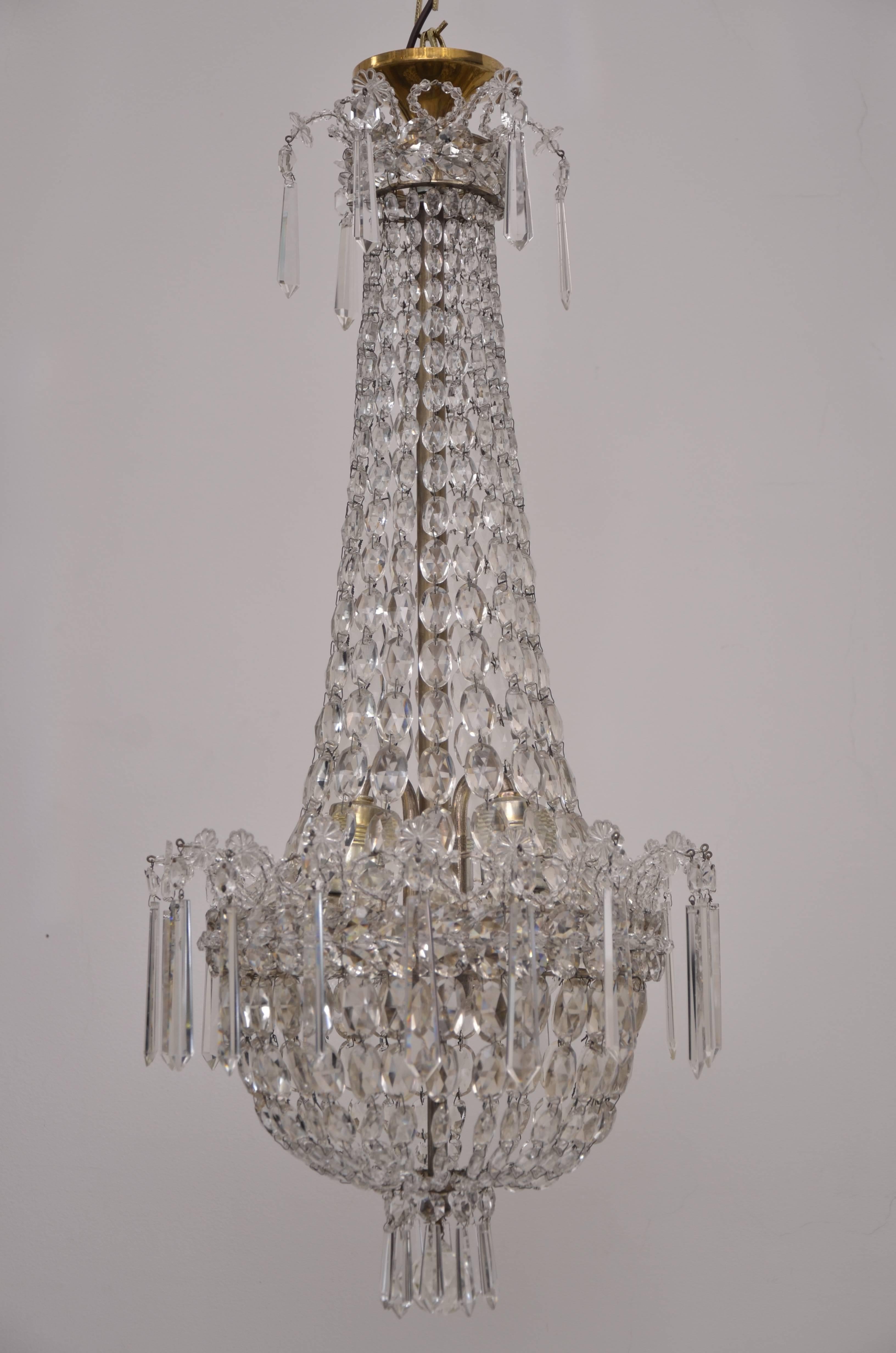 Charming crystal chandelier attributed to Lobmeyr, circa 1920s
Excellent original condition.