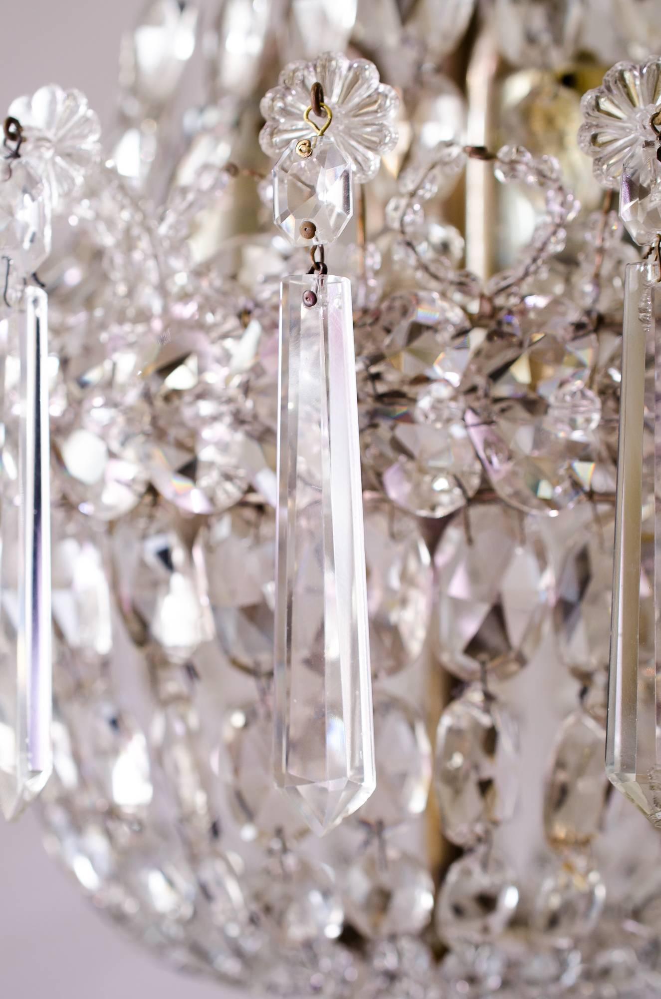 Early 20th Century Charming Crystal Chandelier Attributed to Lobmeyr, circa 1920s