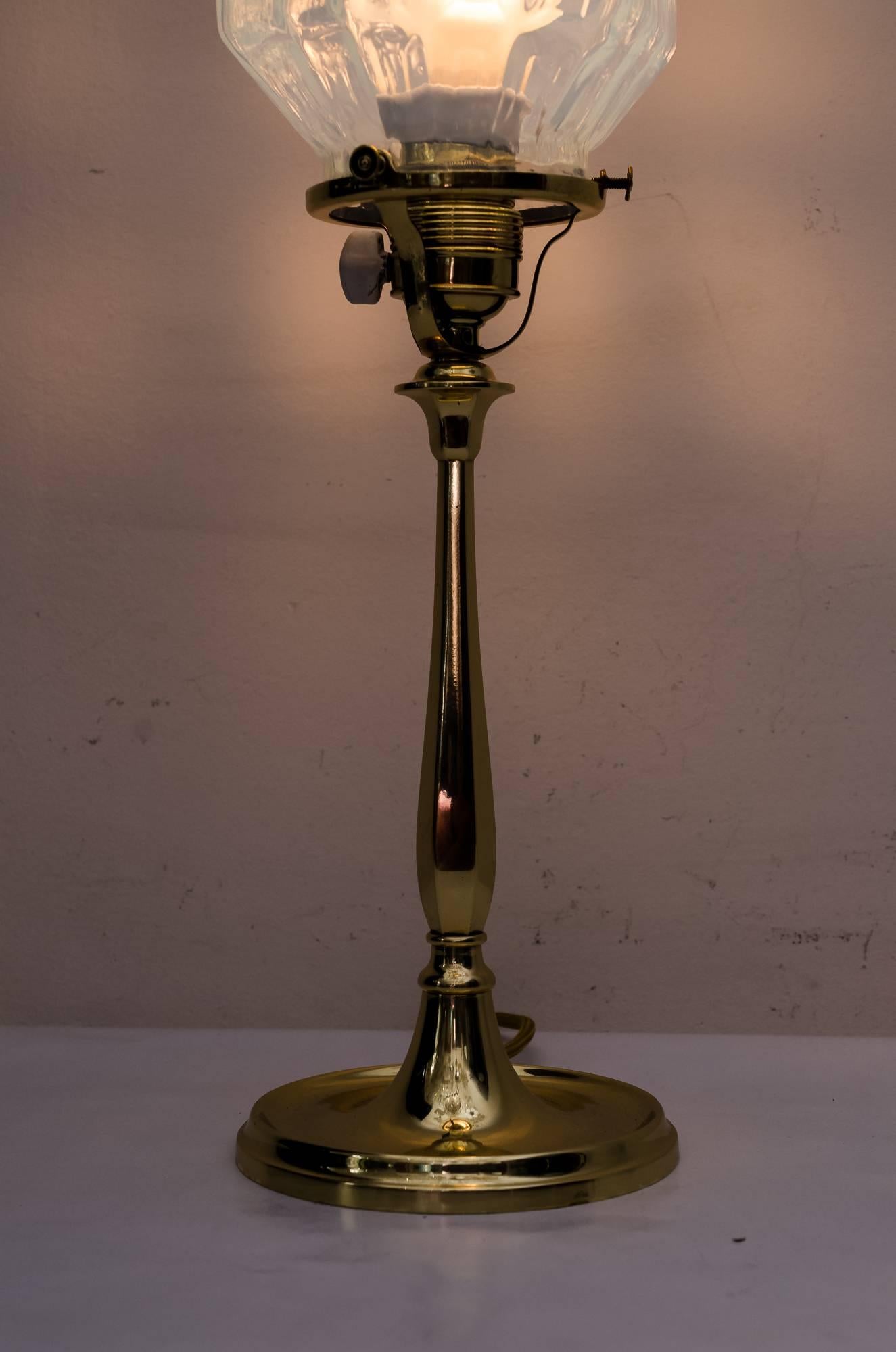 Début du 20ème siècle Lampe de bureau Jugendstil avec verre opalin, années 1910 environ en vente