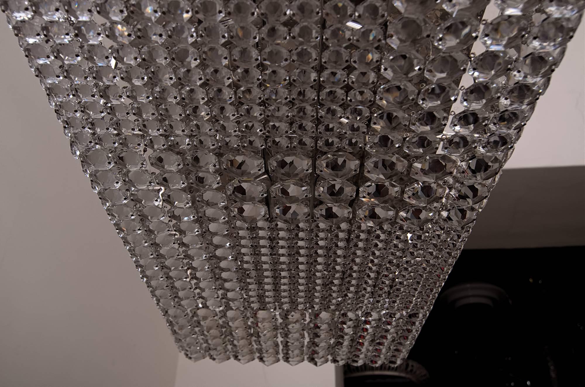 Amazing and Rare Rectangular Crystal Chandelier by E. Bakalowits & Söhne, 1960 In Excellent Condition In Wien, AT