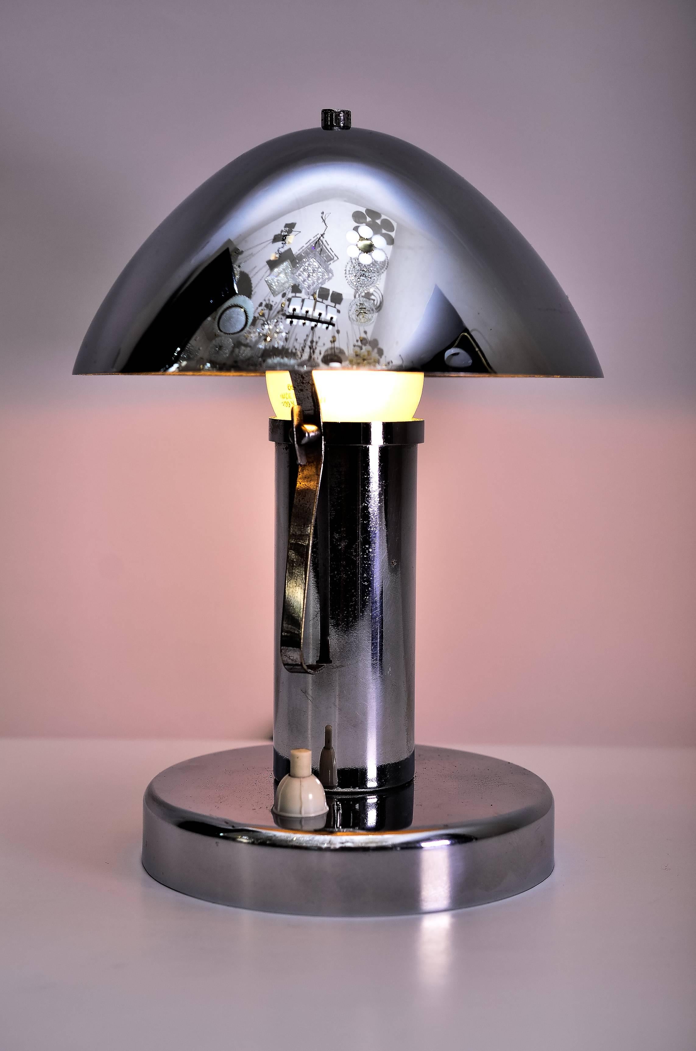 Art Deco Chrome Table Lamp with Tiltable Shade, circa 1920s In Good Condition For Sale In Wien, AT