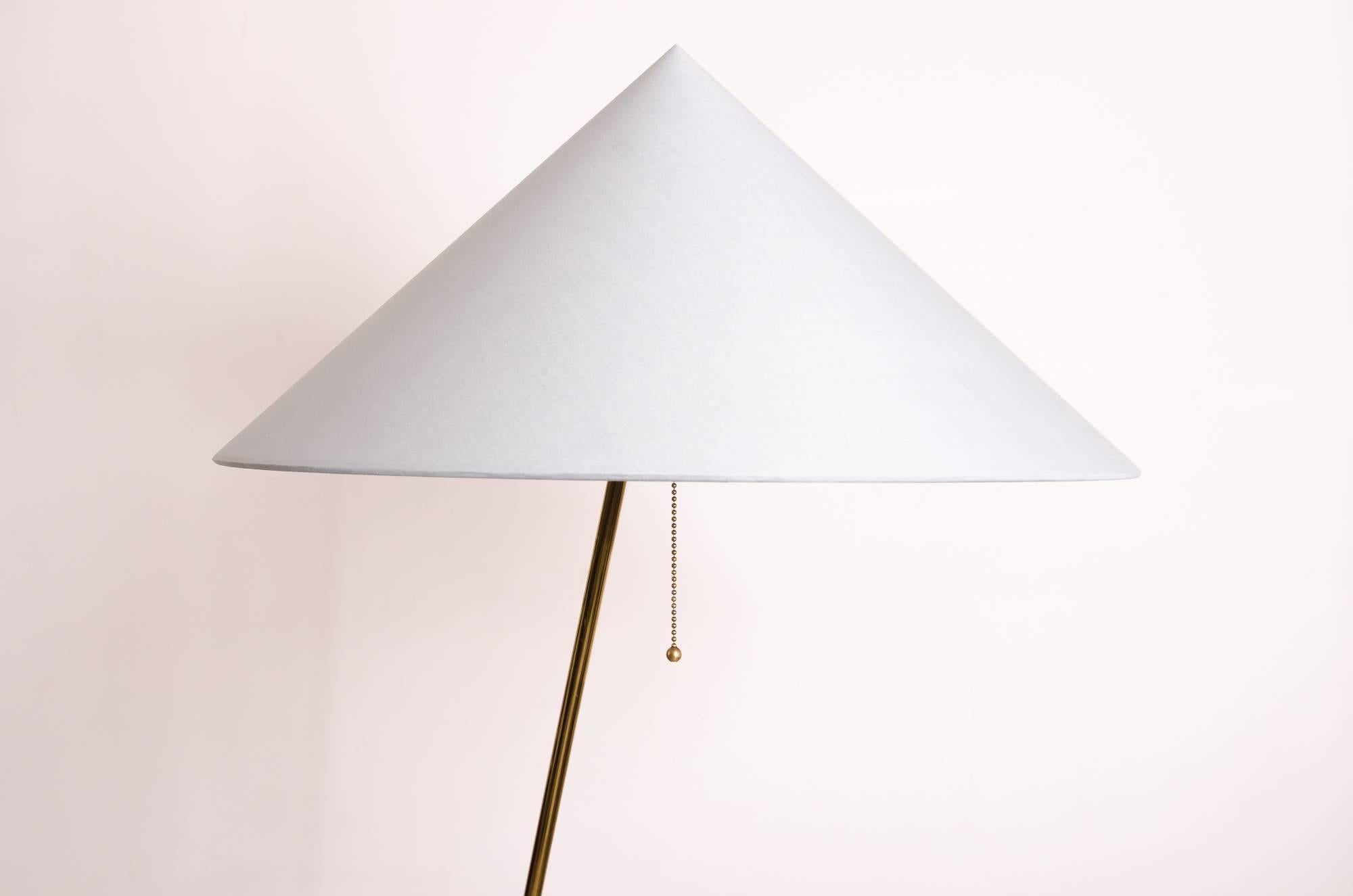 Charming golf floor lamp, designed Rupert Nikoll, Vienna, 1950
the lamp shades have been renewed as well based on the original dimensions.
Original condition.