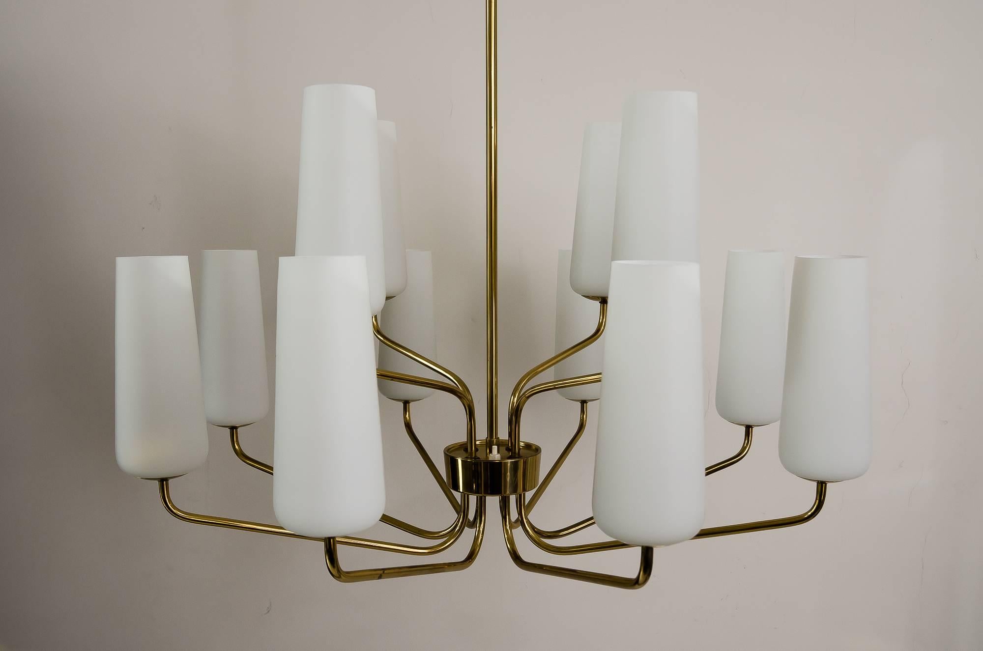 Beautiful big twelve-light Italian brass chandeliers with double glass
Original condition.