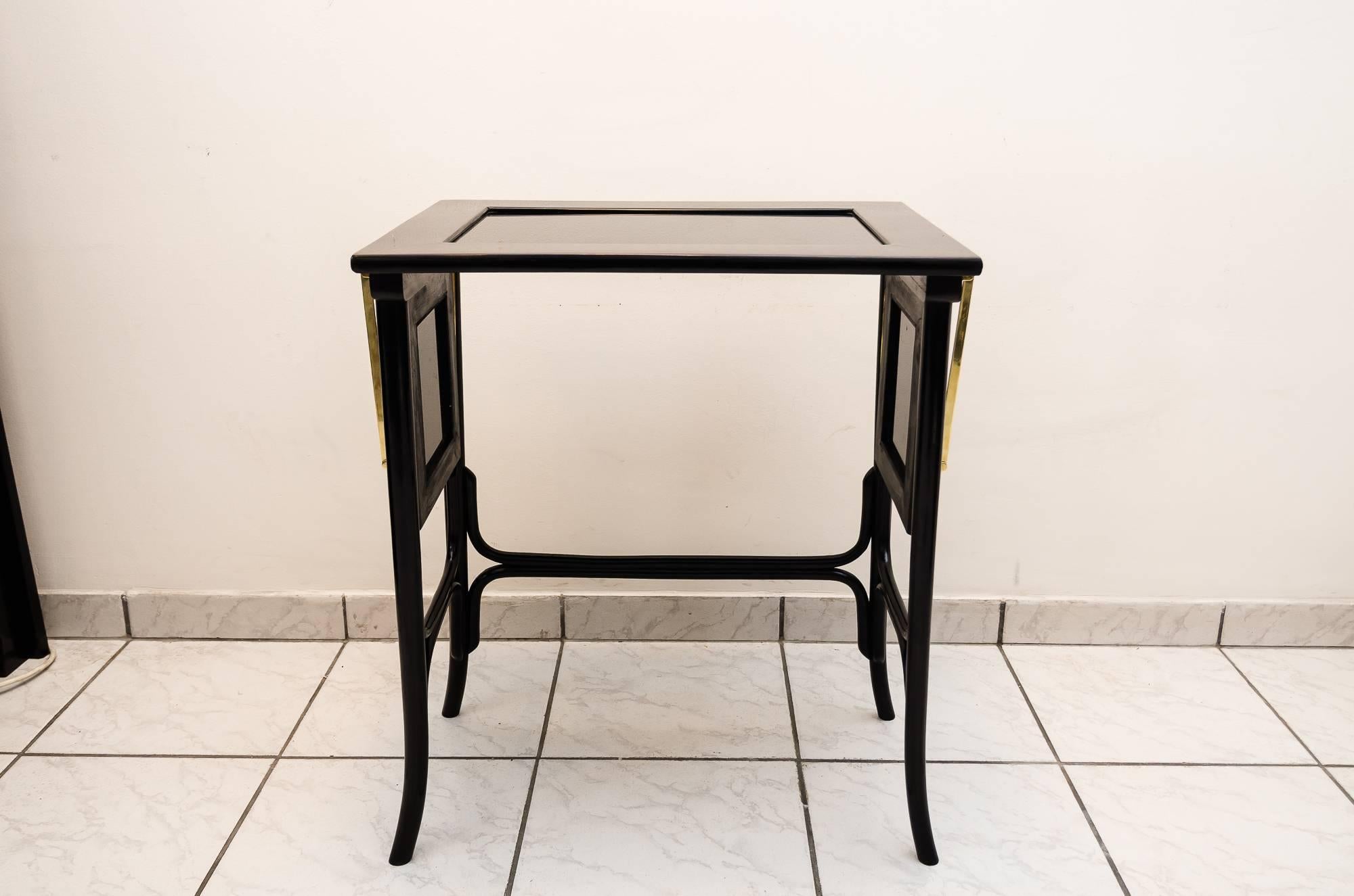 Jugendstil table with black glass 
side hinged
Polished beech wood
Width when it is open: 101 cm.
   