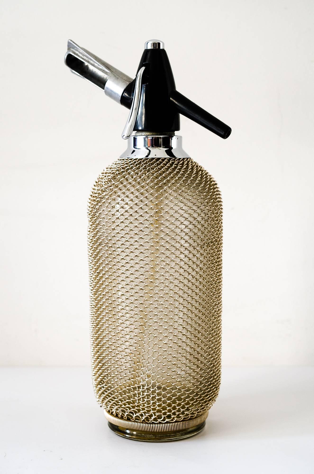 Soda siphon seltzer bottle with wire mesh metal
Original condition.