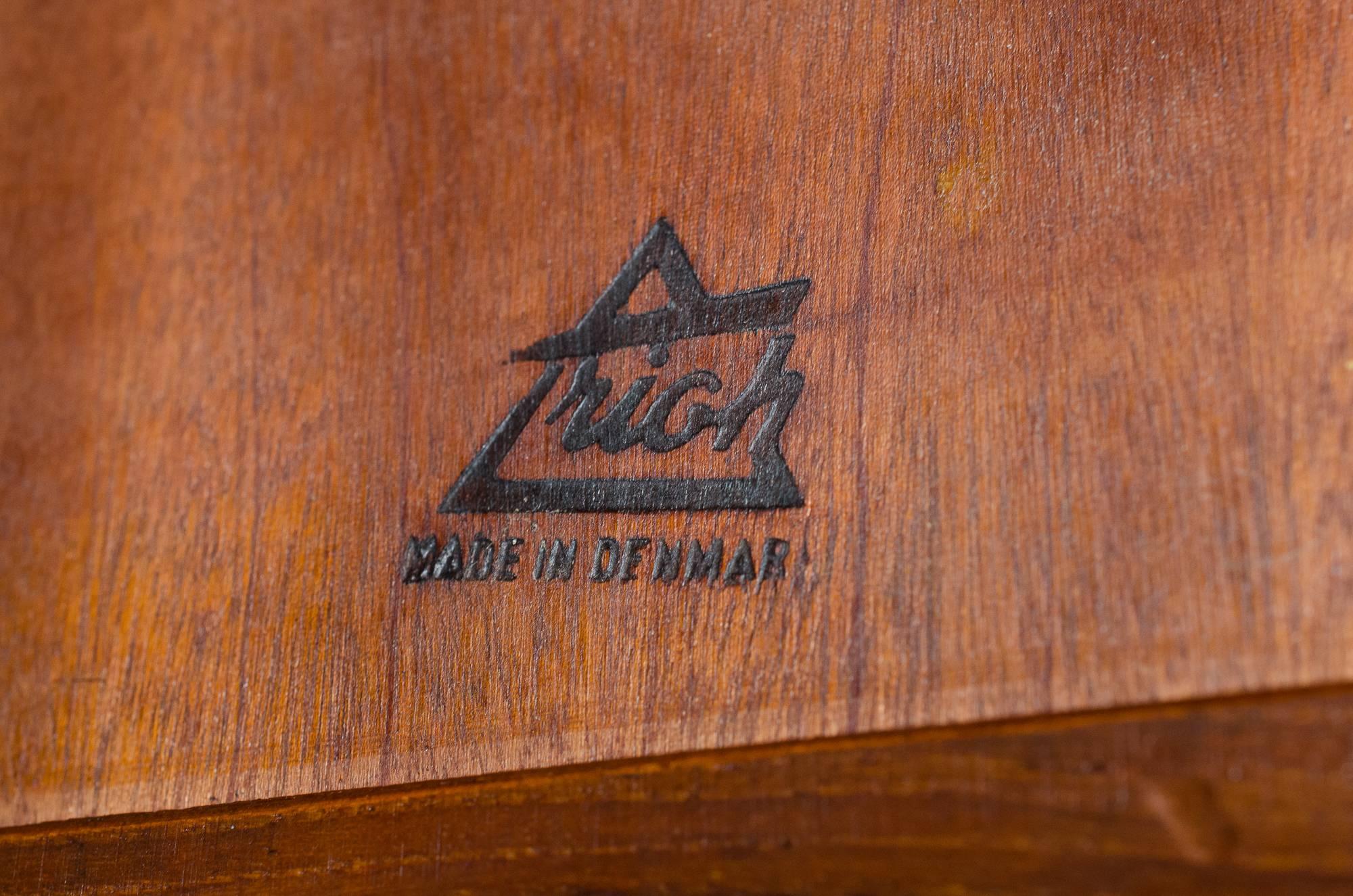 trioh mobler coffee table