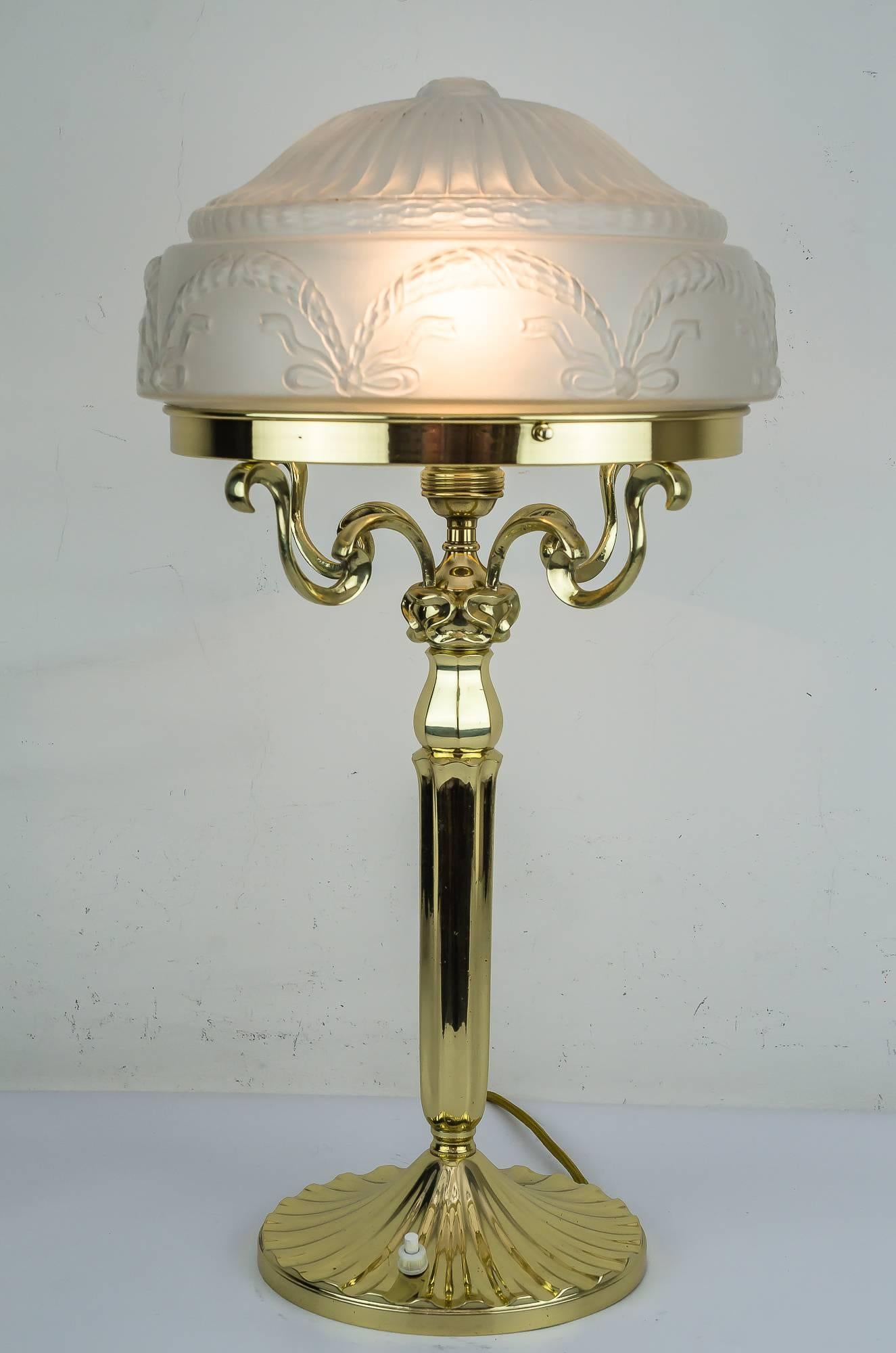 Lampe de table Jugendst, vers 1908
Polis et émaillés au four.