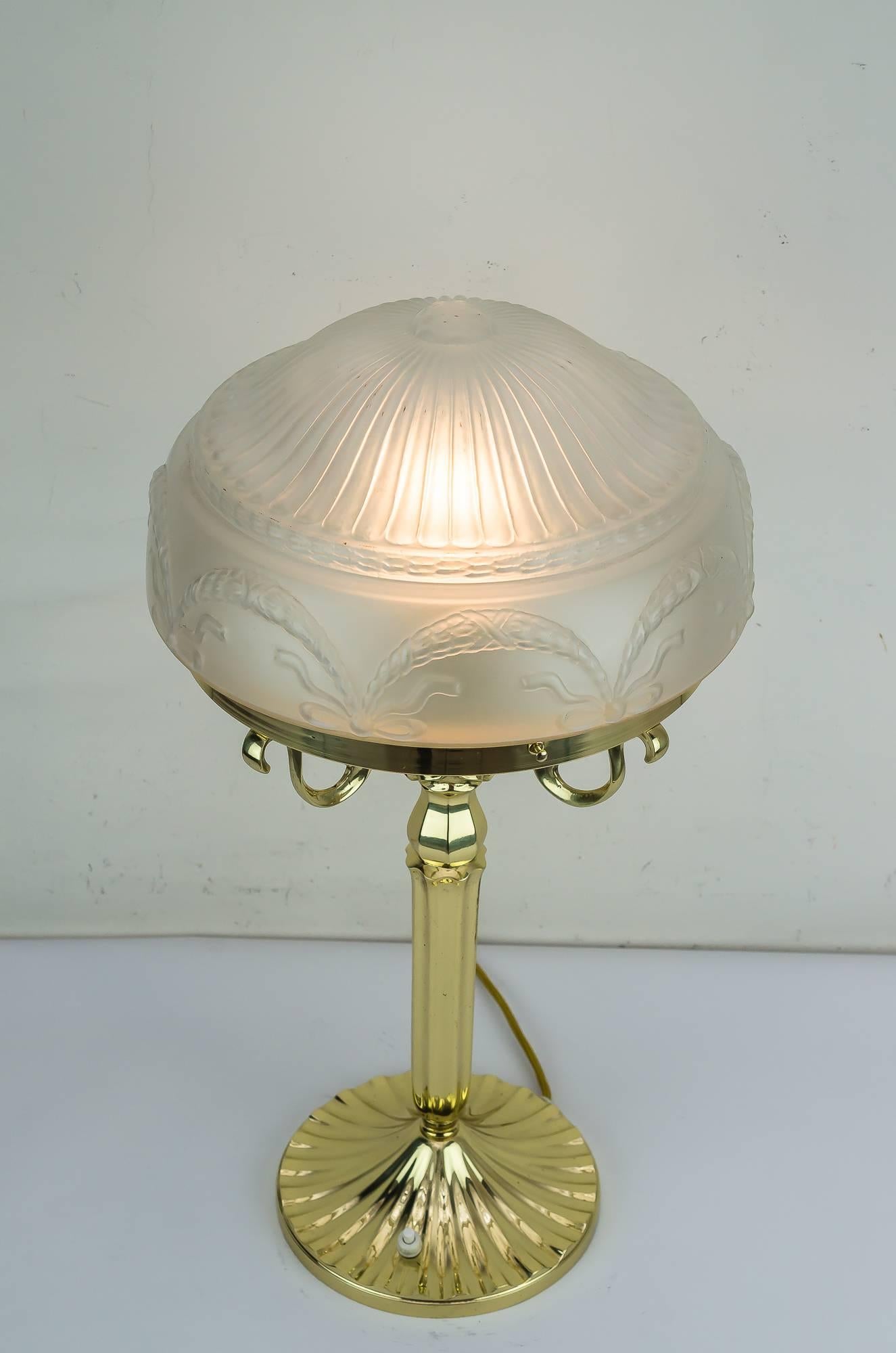 Jugendstil-Tischlampe, um 1908 (Glas) im Angebot