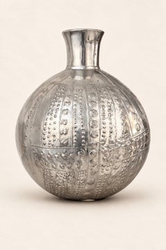 Estrid Ericson per Svenskt Tenn, Vaso peruviano, peltro, Svezia, 2004