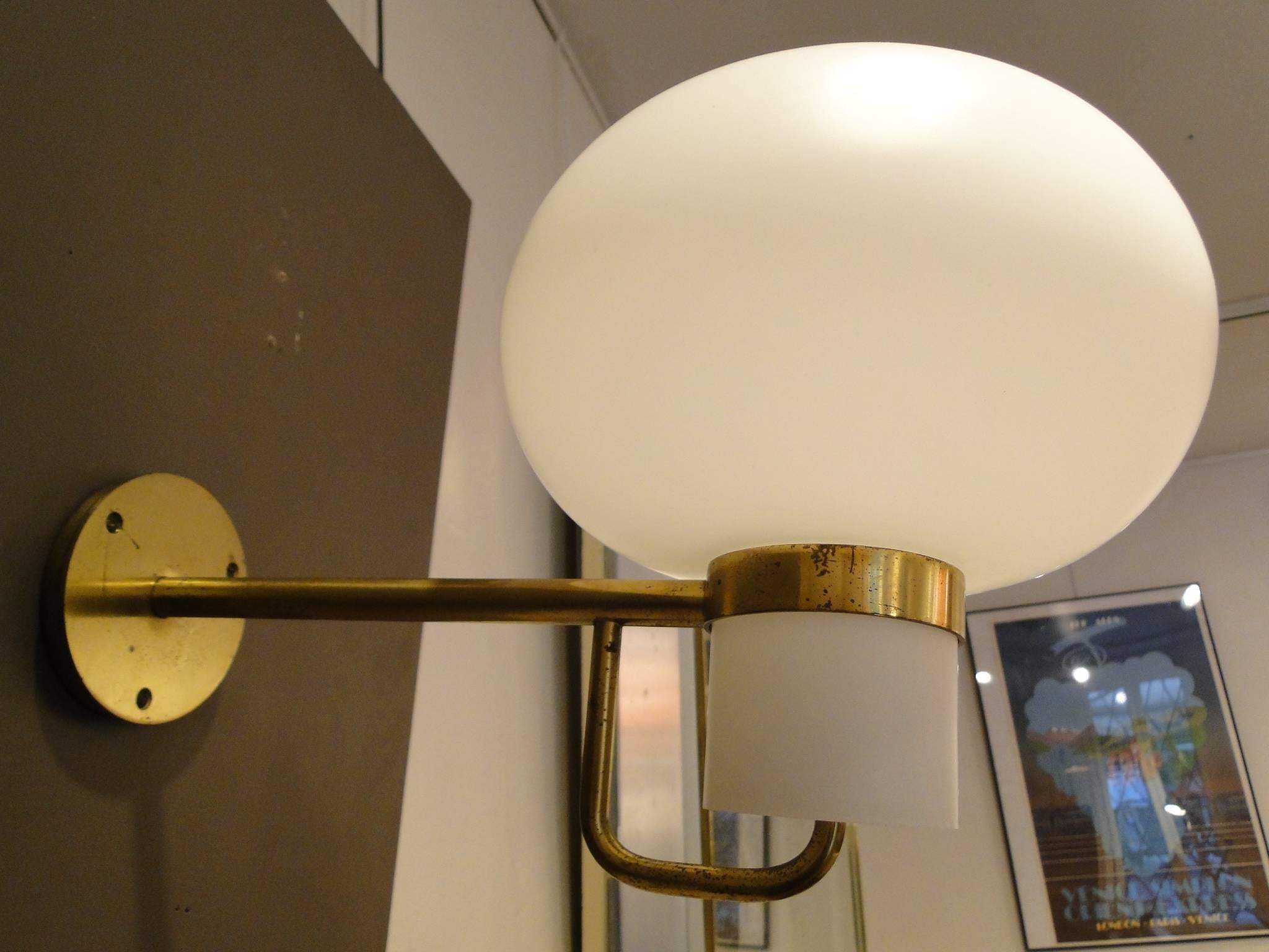 Danish Modernist Cased Glass and Brass Wall Light by Bent Karlby for Lyfa, 1950s In Good Condition For Sale In Saint-Ouen, FR