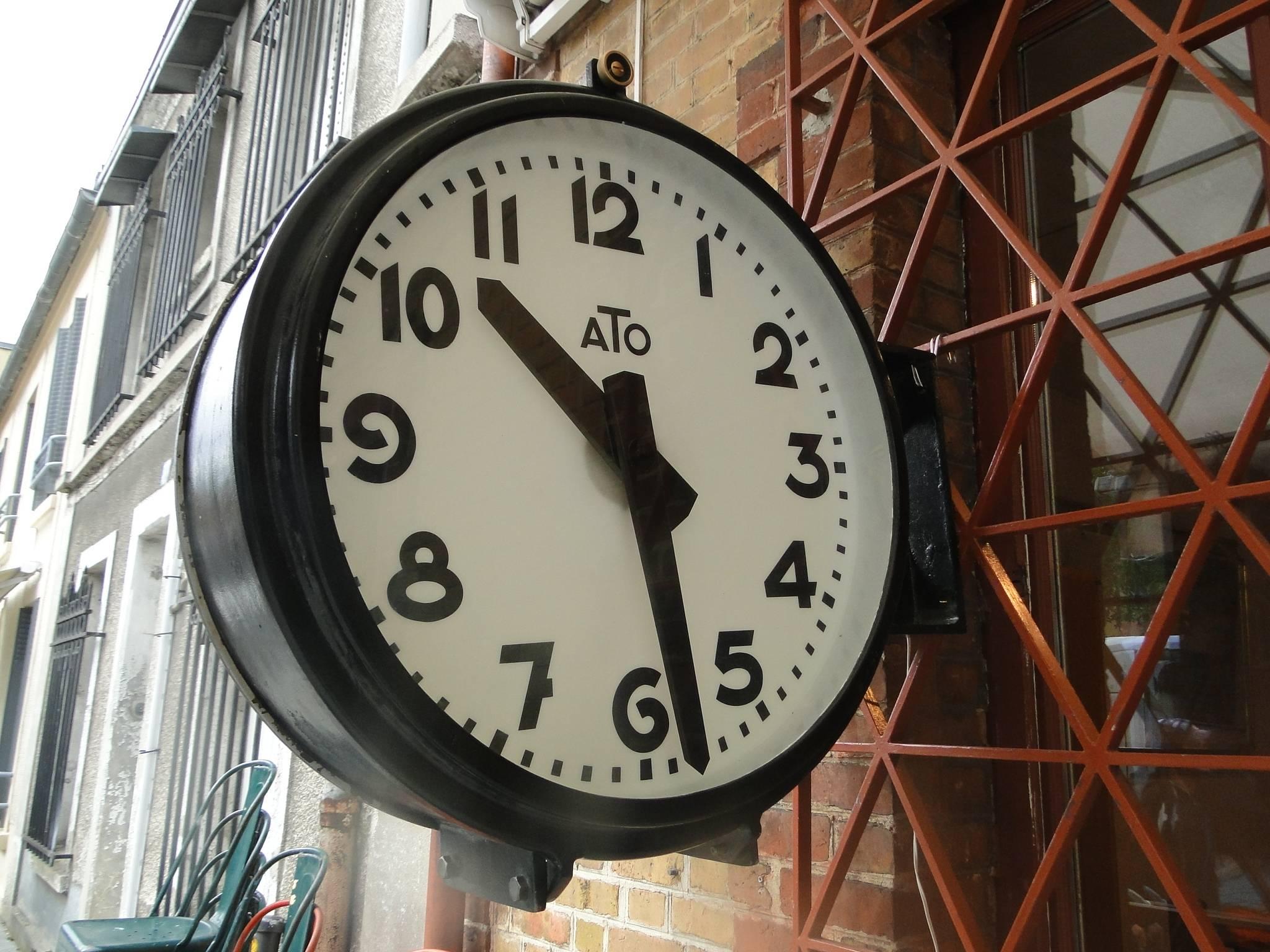 Vintage French station - railway - factory ato clock.

Double-sided with glass and lighting

The frame is aluminium with glass. 

It measures 29