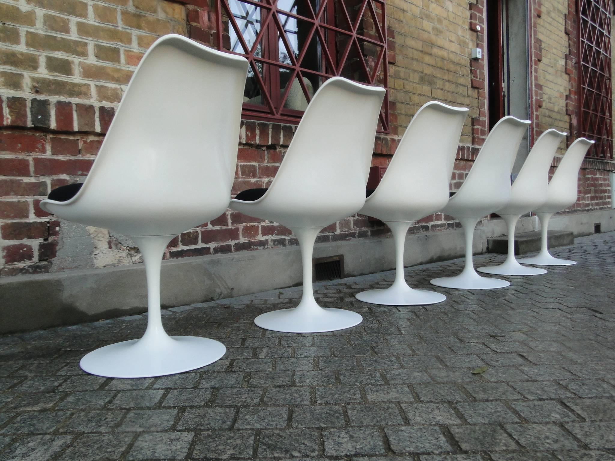 American Eero Saarinen Set of Six Swivel Tulip Chairs for Knoll International For Sale